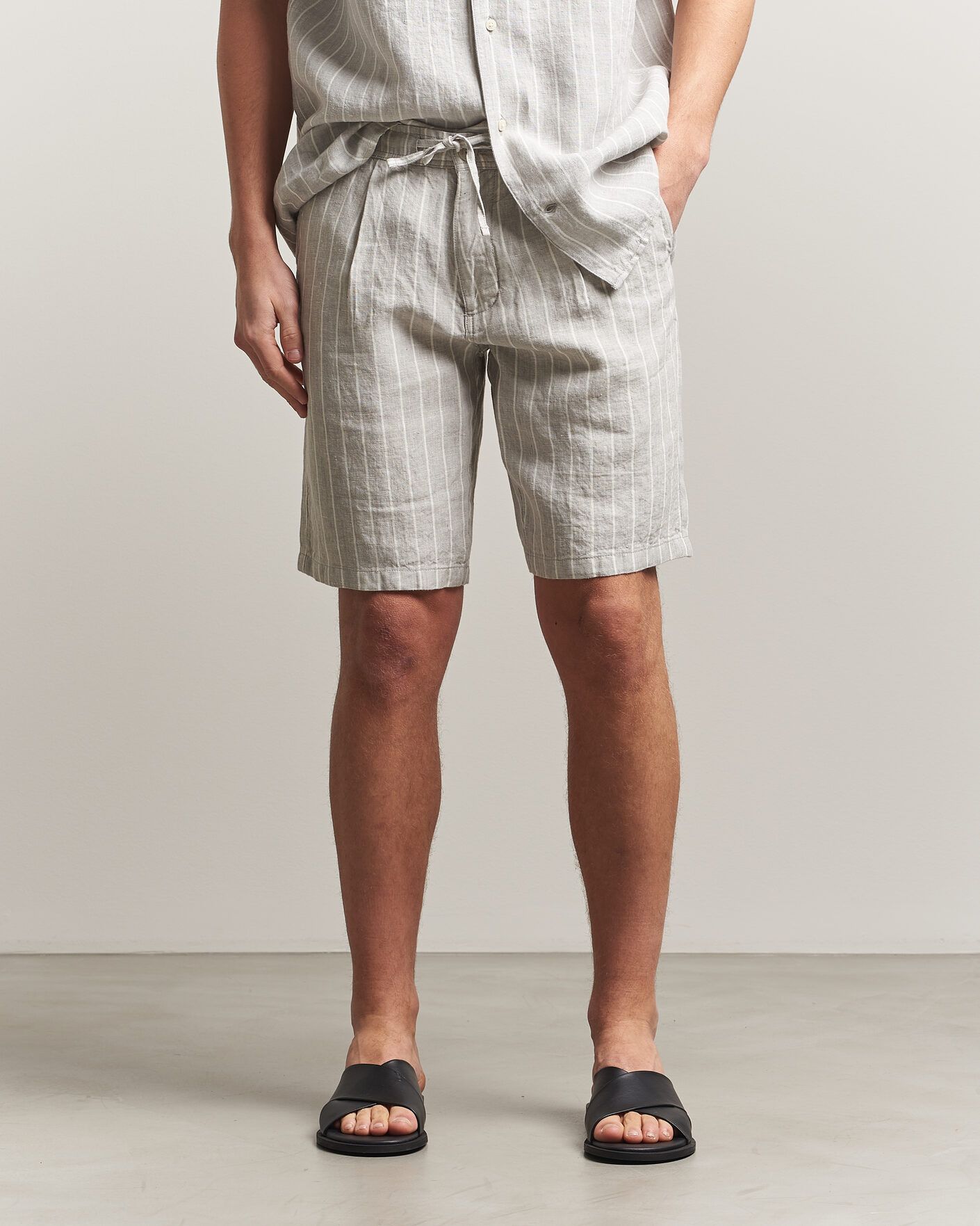 Hombres | Pantalones cortos | KnowledgeCotton Apparel | Striped Loose Linen Shorts Grey