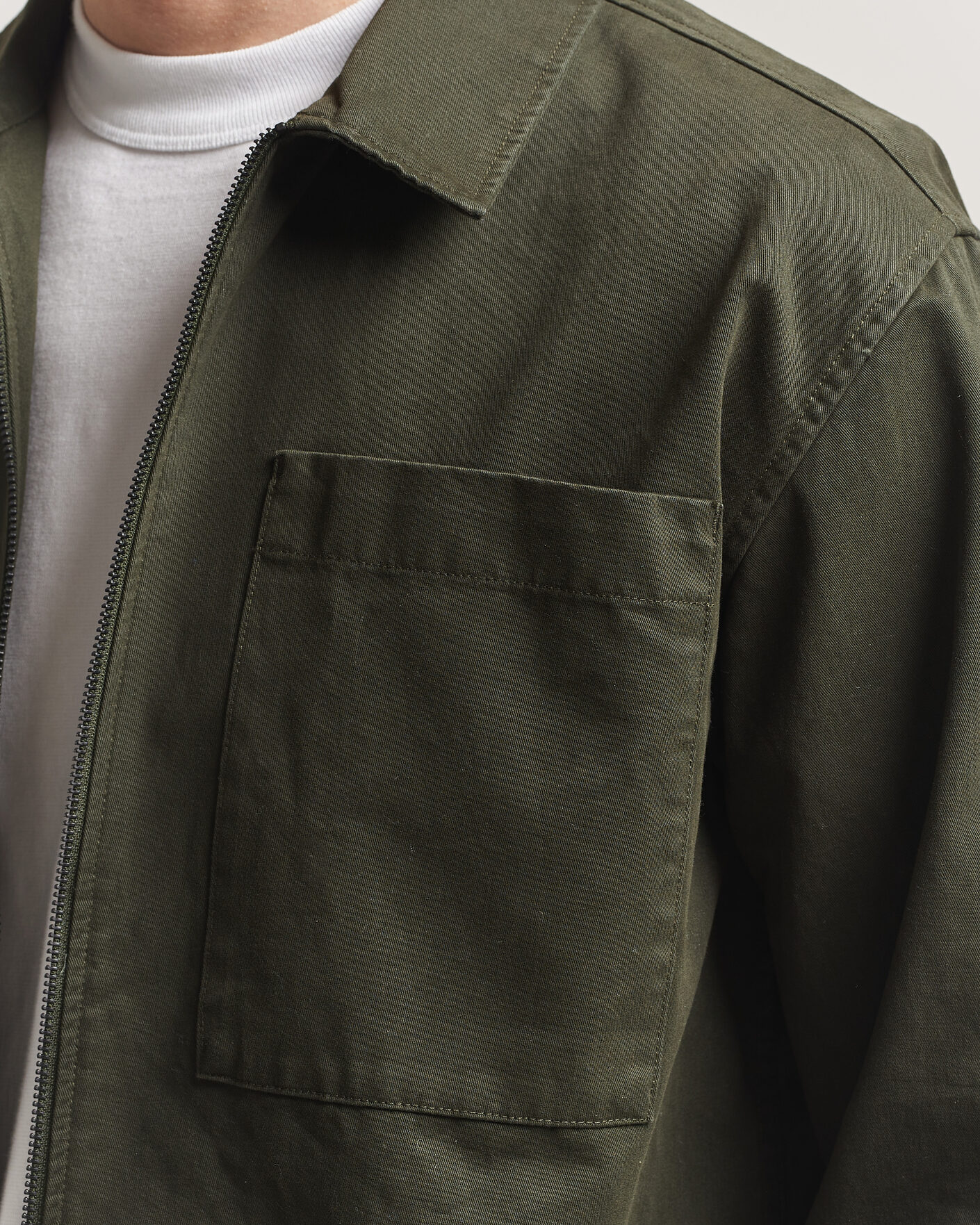 Hombres | Camisas | KnowledgeCotton Apparel | Cotton Twill Stretch Zip Overshirt Forest Night
