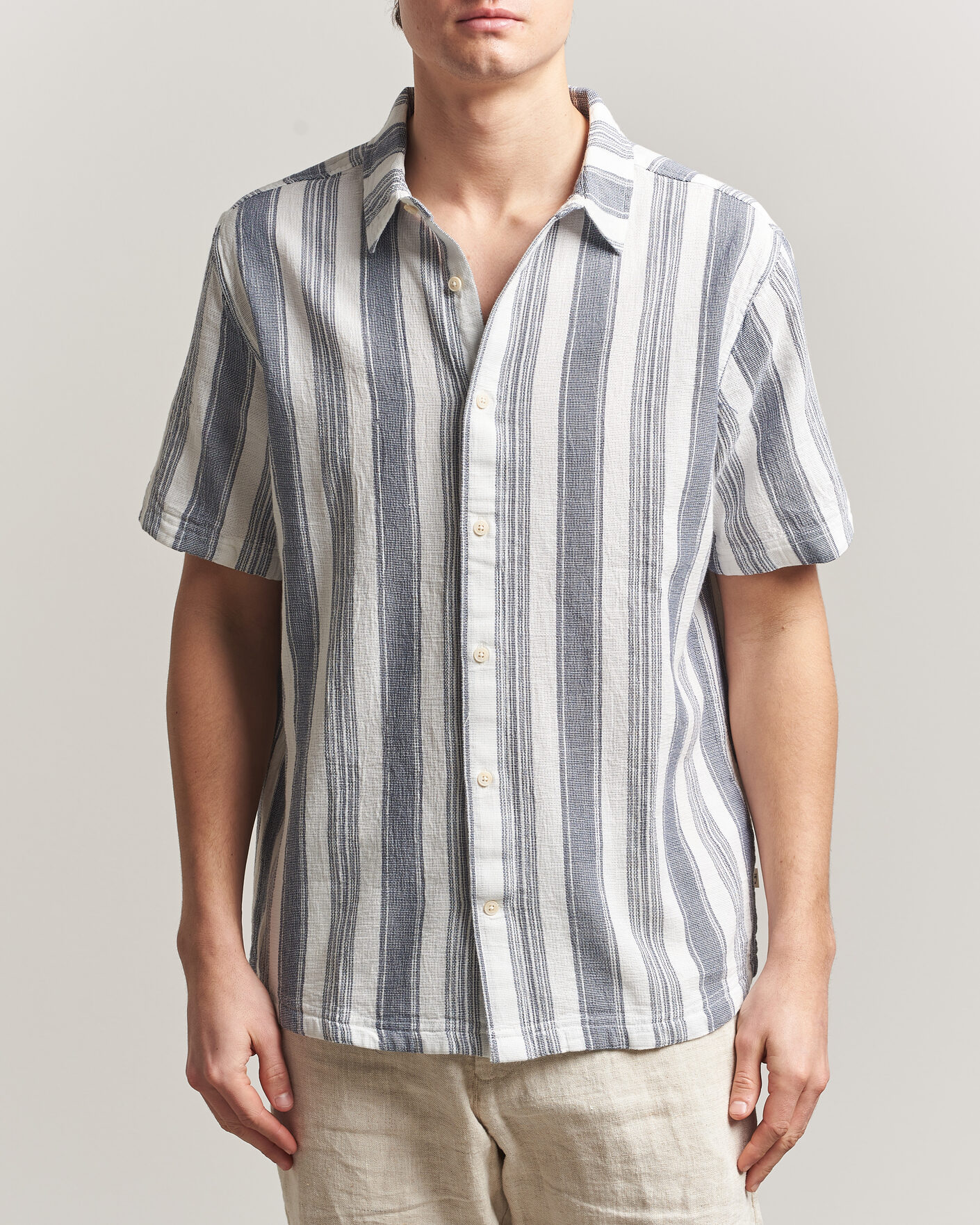 Hombres | Camisas | KnowledgeCotton Apparel | Box Short Sleeve Stripe Shirt Blue Stripe