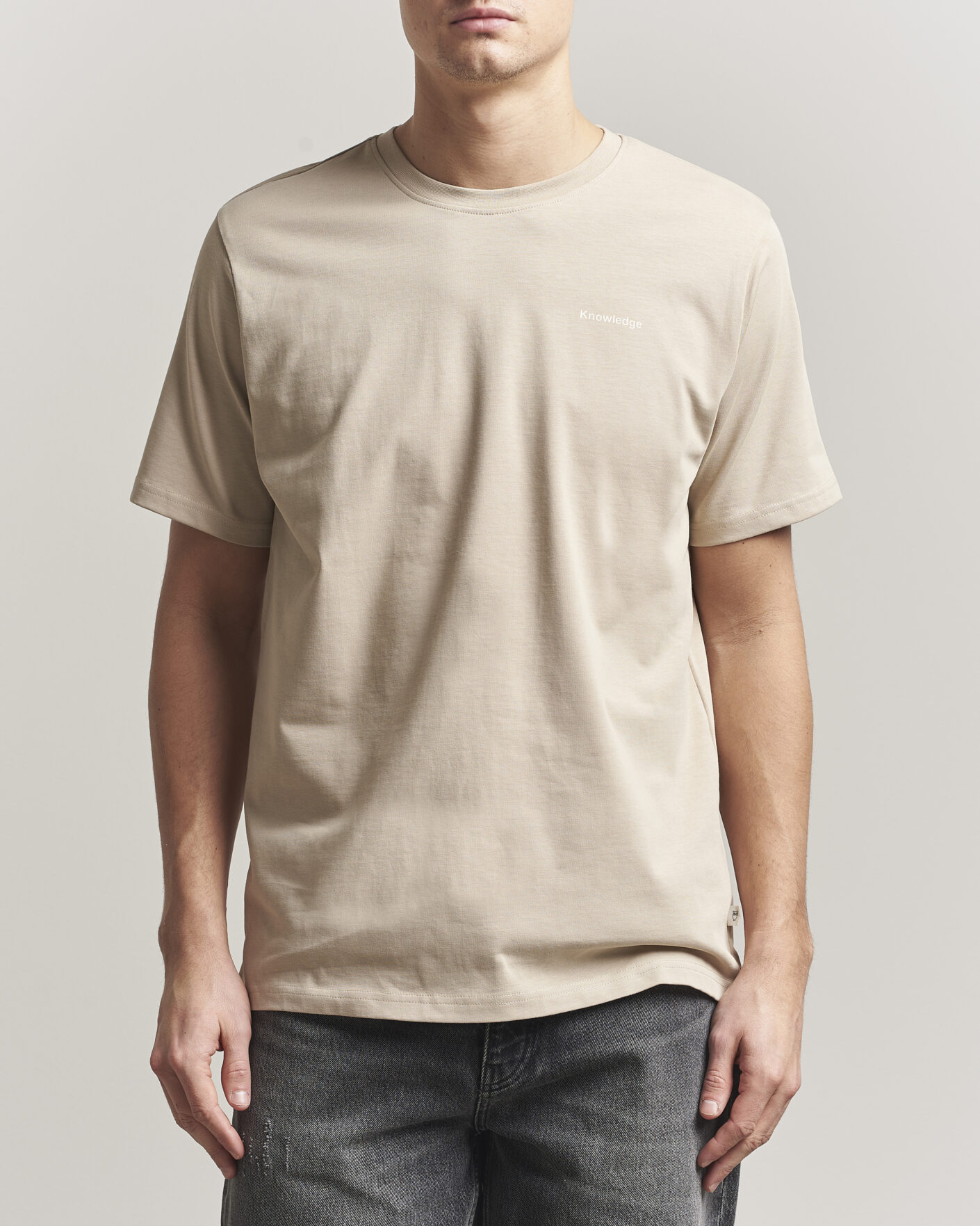 Hombres | Camisetas | KnowledgeCotton Apparel | Back Print T-Shirt Light Feather Grey