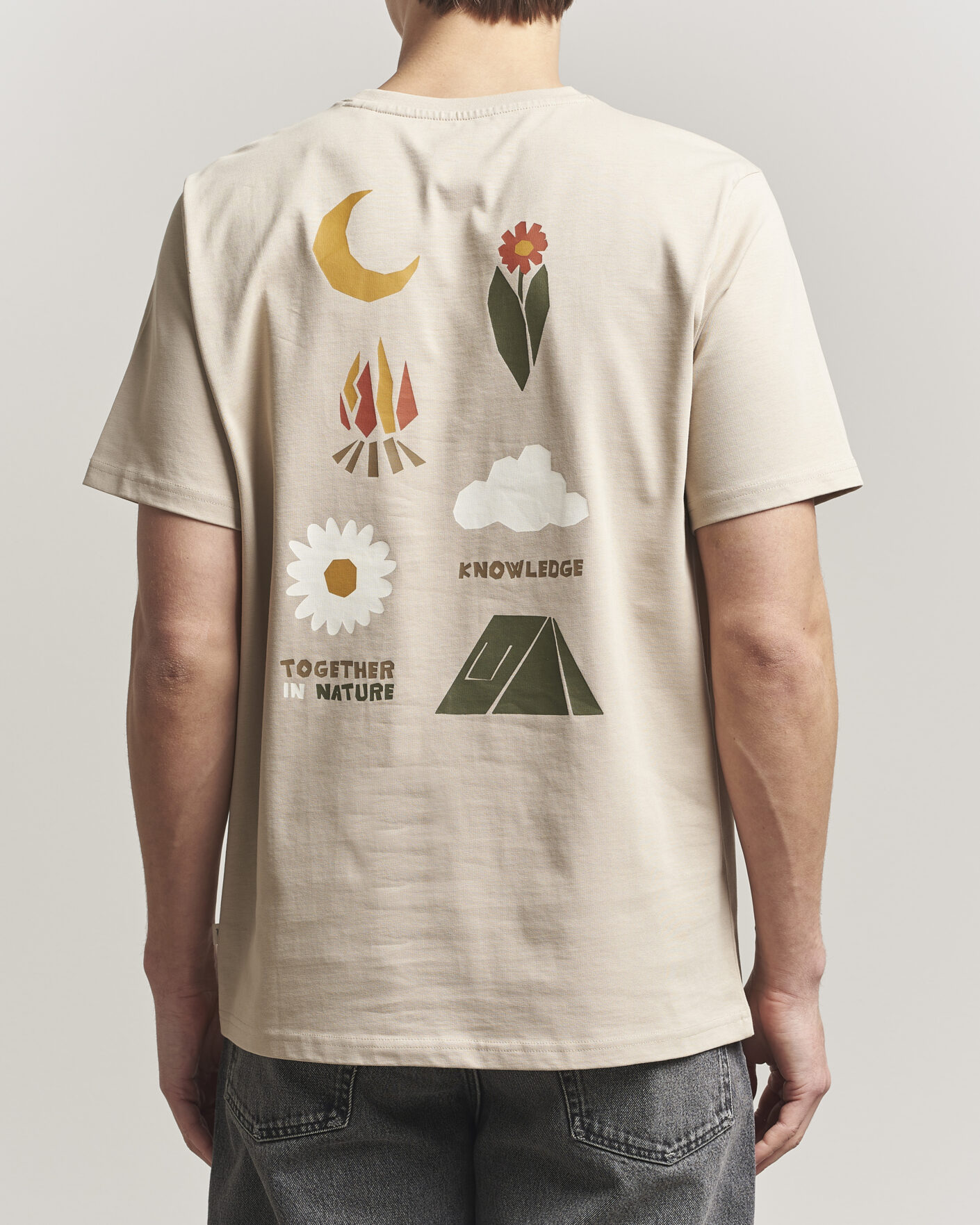 Hombres | Camisetas | KnowledgeCotton Apparel | Back Print T-Shirt Light Feather Grey