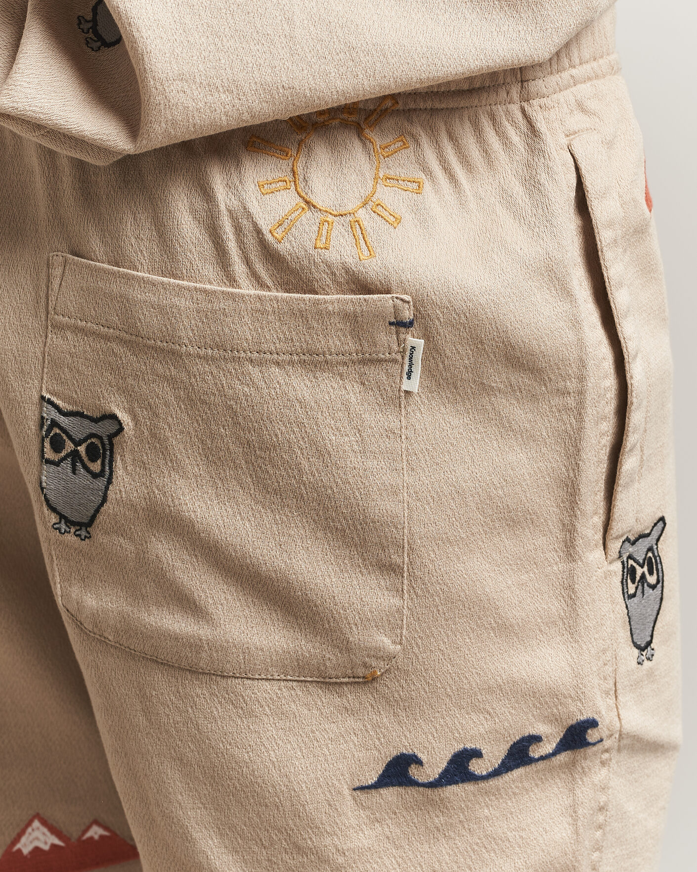 Hombres | Pantalones cortos | KnowledgeCotton Apparel | Loose Embroidery Shorts Light Feather Grey