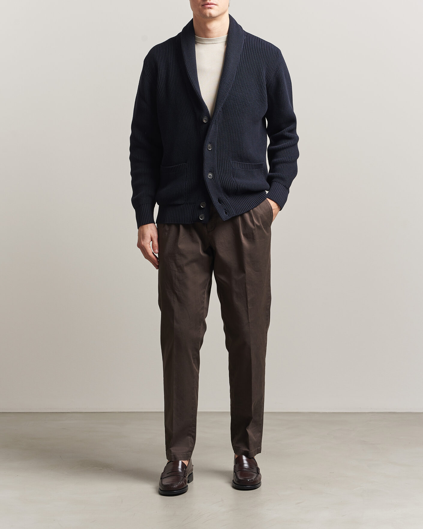 Hombres | Jerséis y prendas de punto | Oscar Jacobson | Roland Knitted Cotton Cardigan Navy