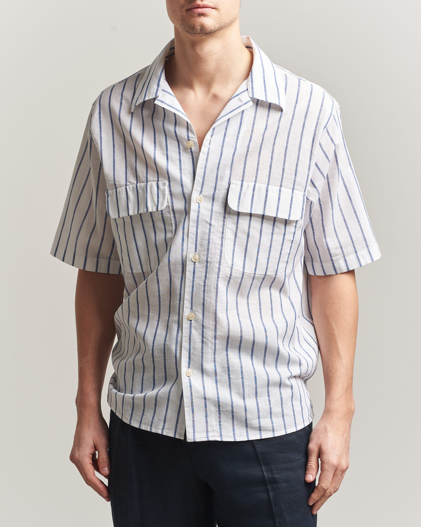 Hombres | Camisas | Oscar Jacobson | Striped Short Sleeve Linen Shirt Navy/White