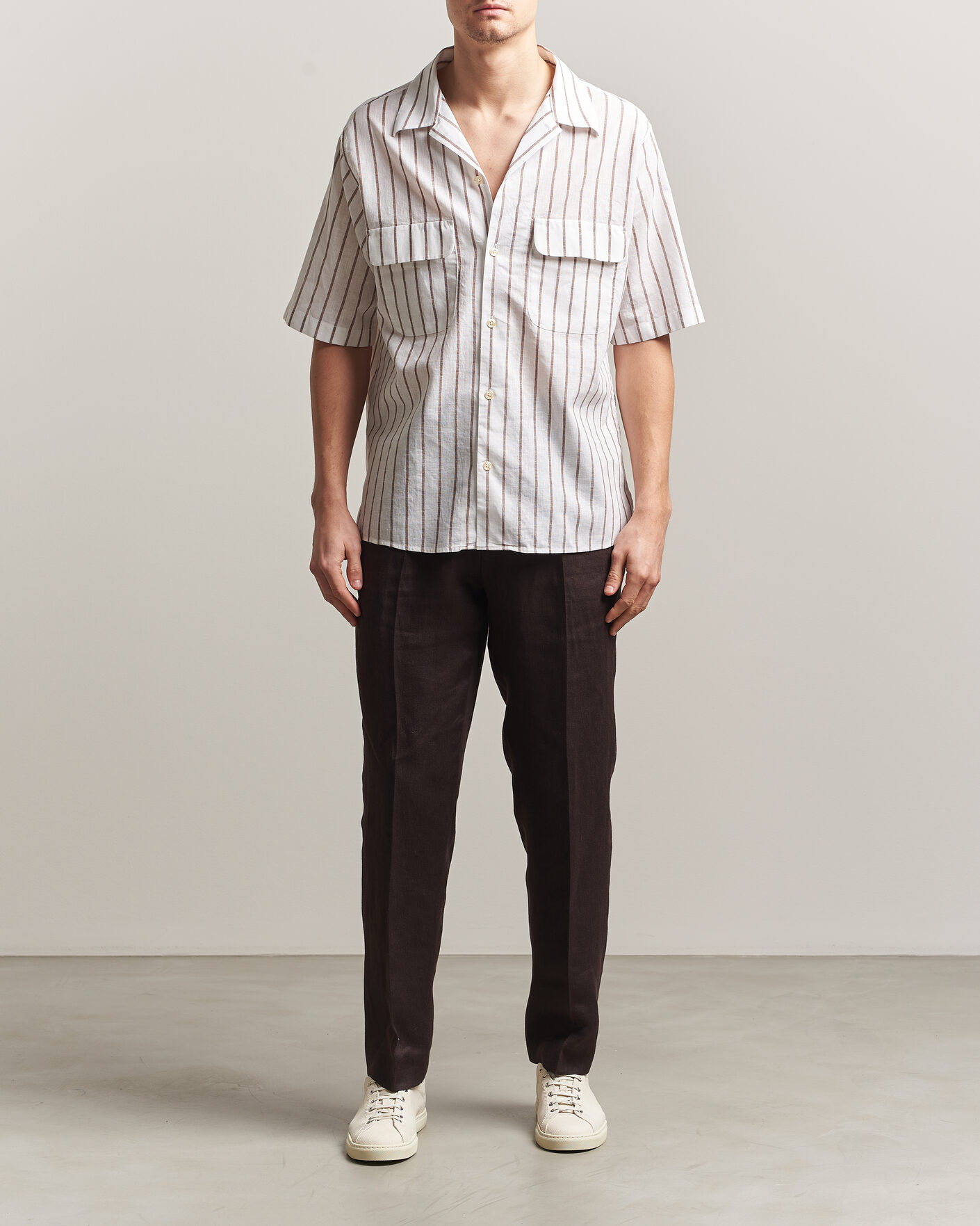 Hombres | Camisas | Oscar Jacobson | Striped Short Sleeve Linen Shirt Brown/White