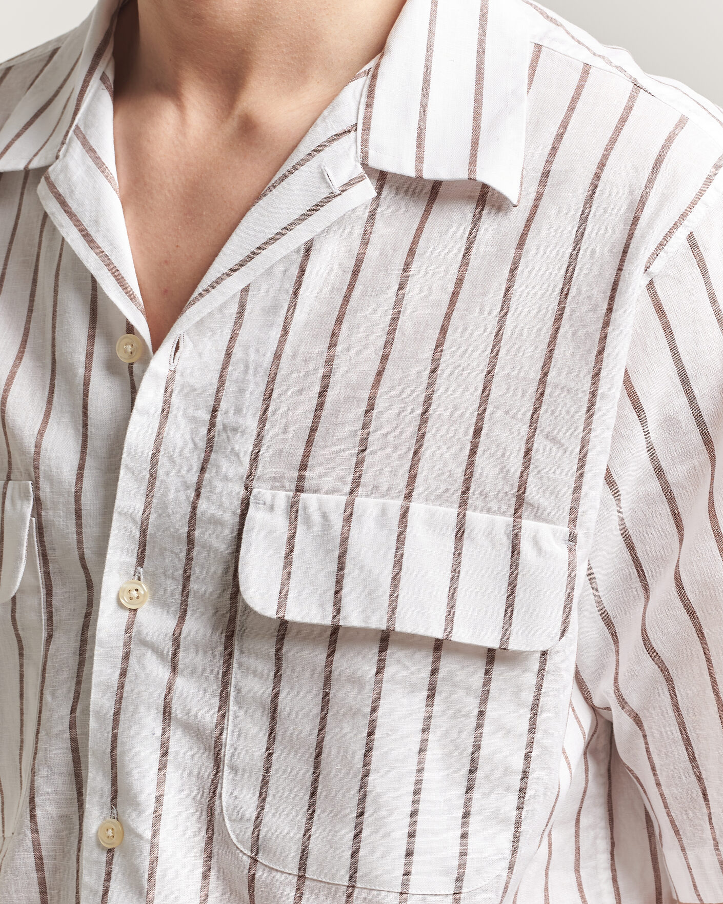 Hombres | Camisas | Oscar Jacobson | Striped Short Sleeve Linen Shirt Brown/White