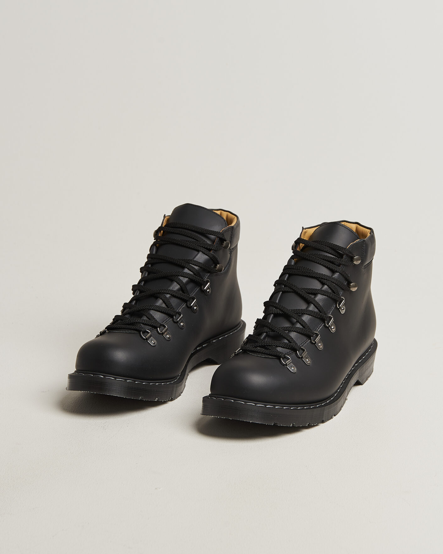 Hombres | Botas | Solovair | Urban Hiker Boot Black Waxy