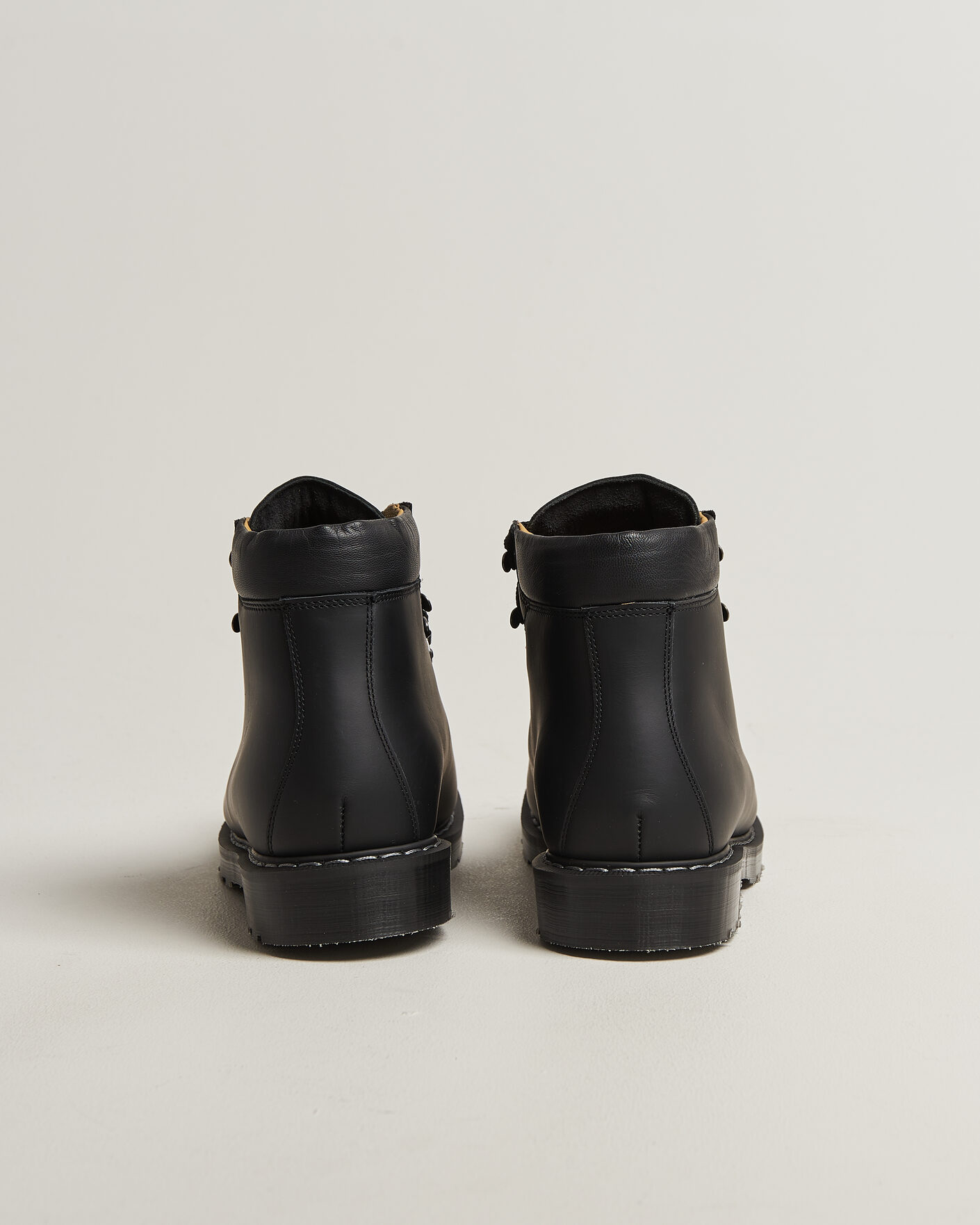 Hombres | Botas | Solovair | Urban Hiker Boot Black Waxy