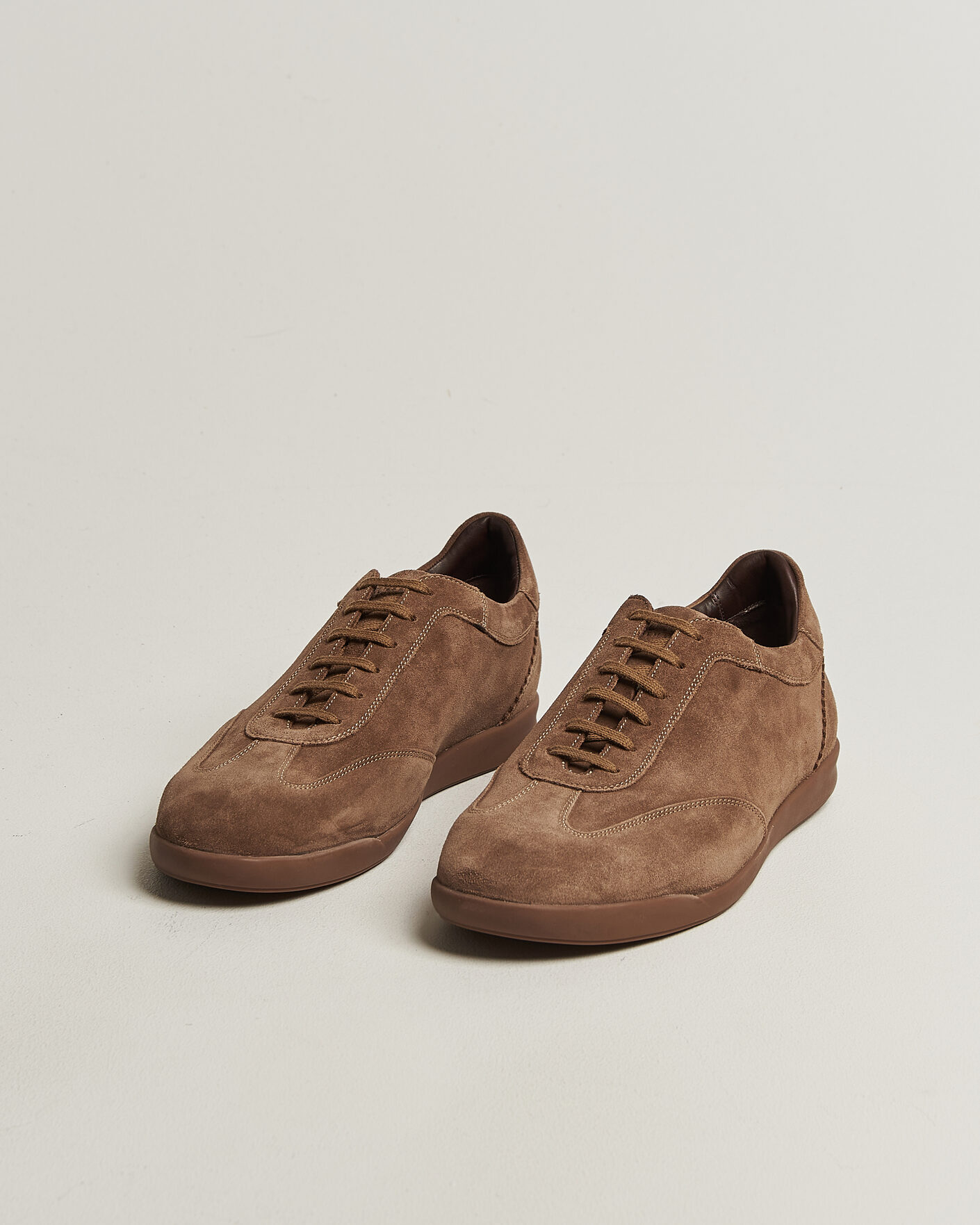 Hombres | Zapatillas | Loake Shoemakers | Mayfair Suede Dress Sneaker Flint