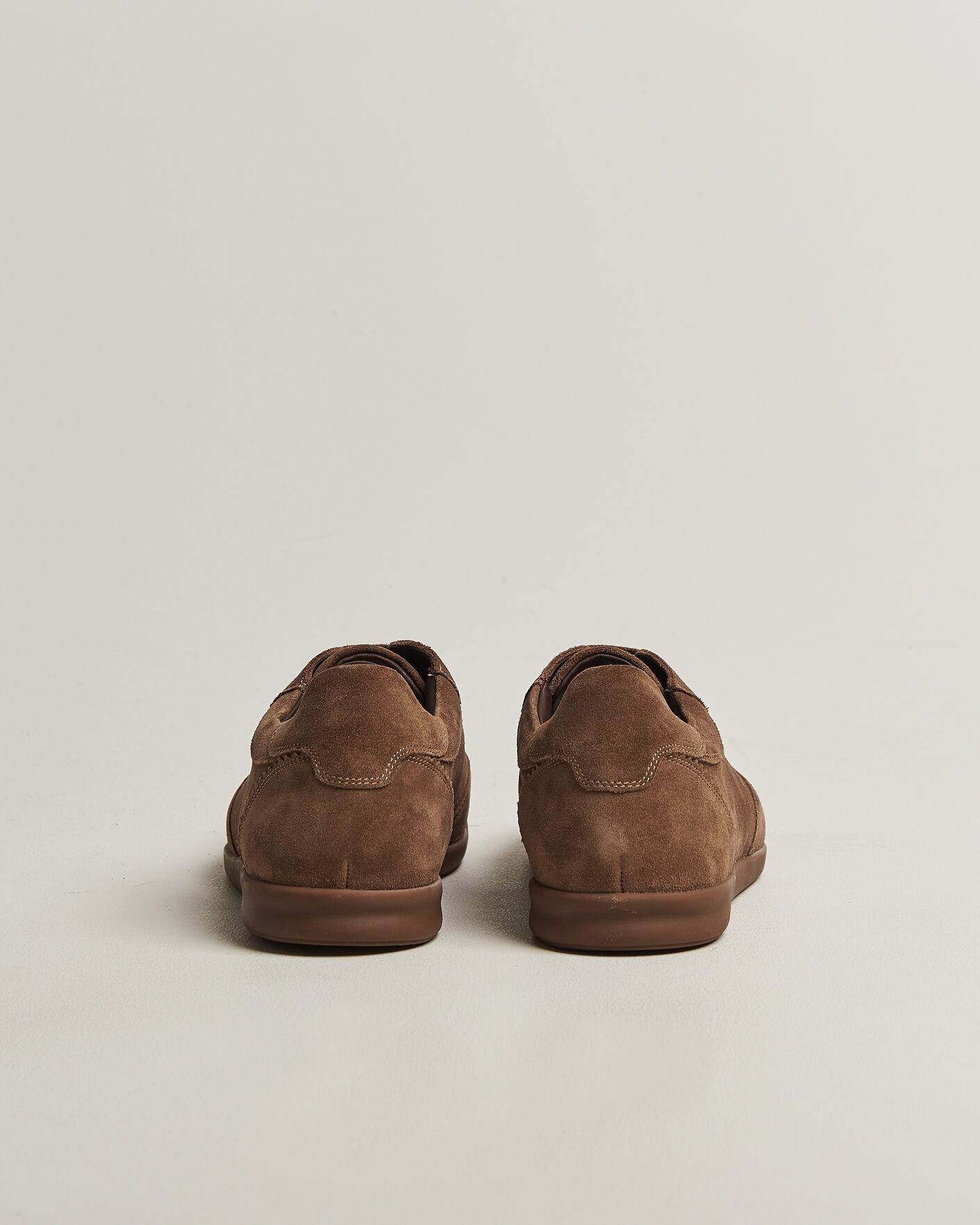Hombres | Zapatillas | Loake Shoemakers | Mayfair Suede Dress Sneaker Flint