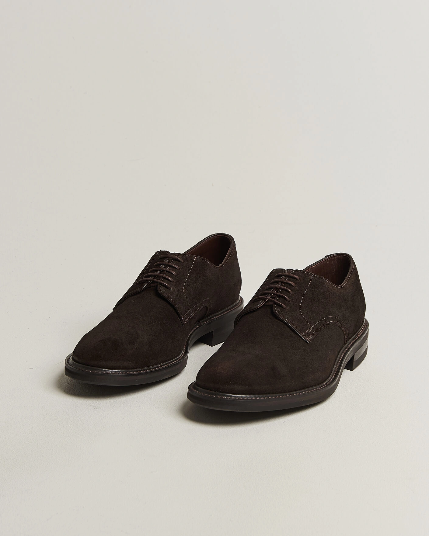 Hombres | Zapatos derby | Loake 1880 | Barbican Suede Derby Dark Brown