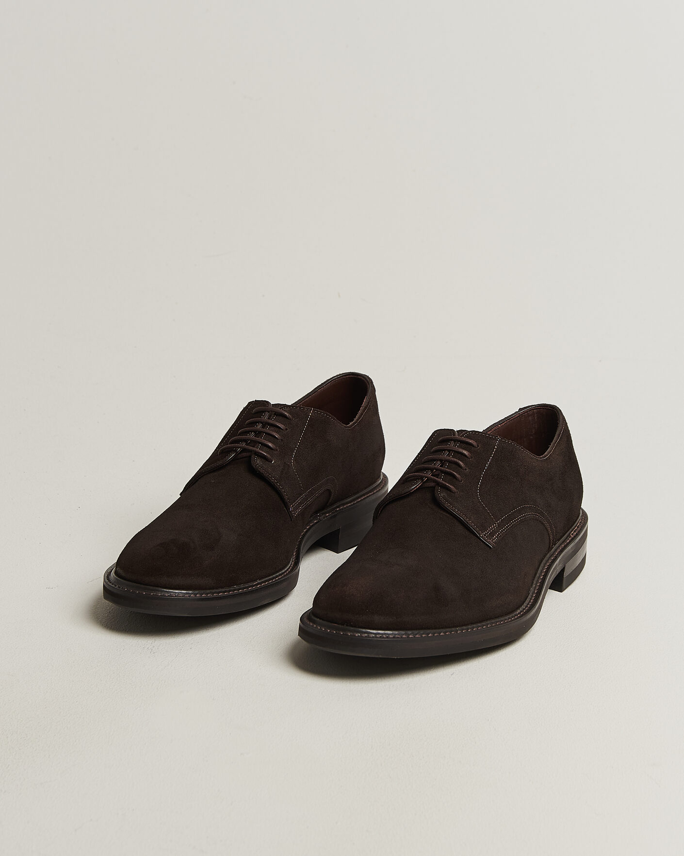 Hombres | Zapatos derby | Loake Shoemakers | Barbican Suede Derby Dark Brown
