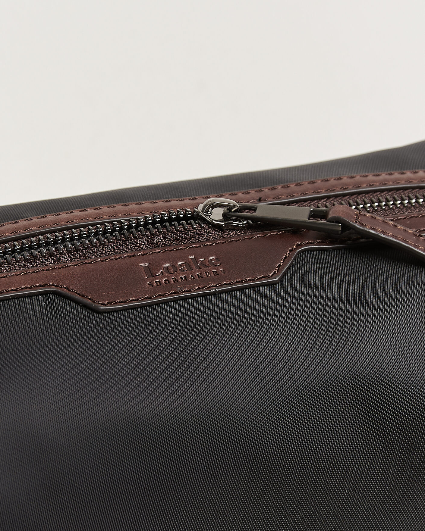 Hombres | Bolsos | Loake Shoemakers | Welland Nylon/Leather Washbag Black