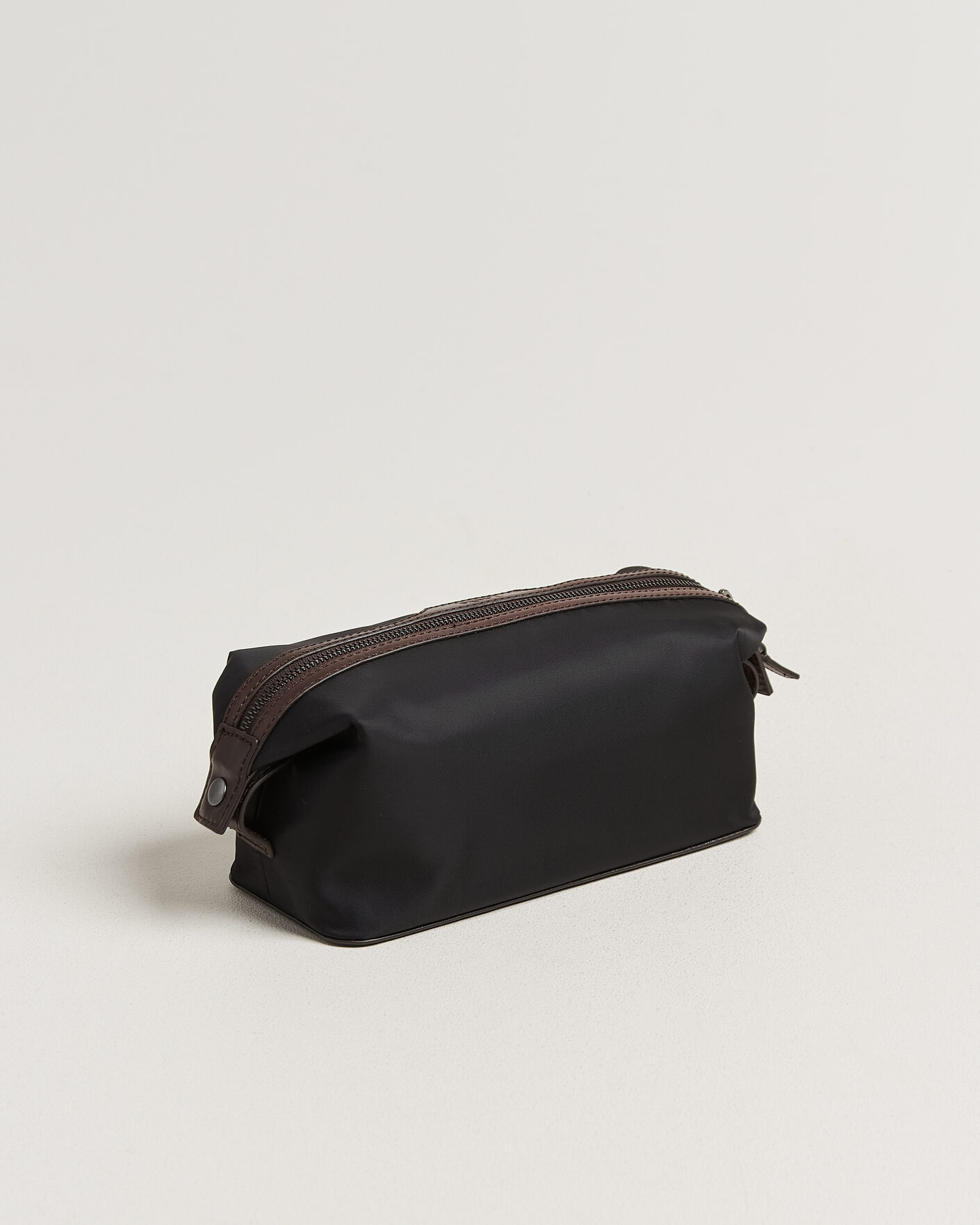 Hombres | Bolsos | Loake Shoemakers | Welland Nylon/Leather Washbag Black