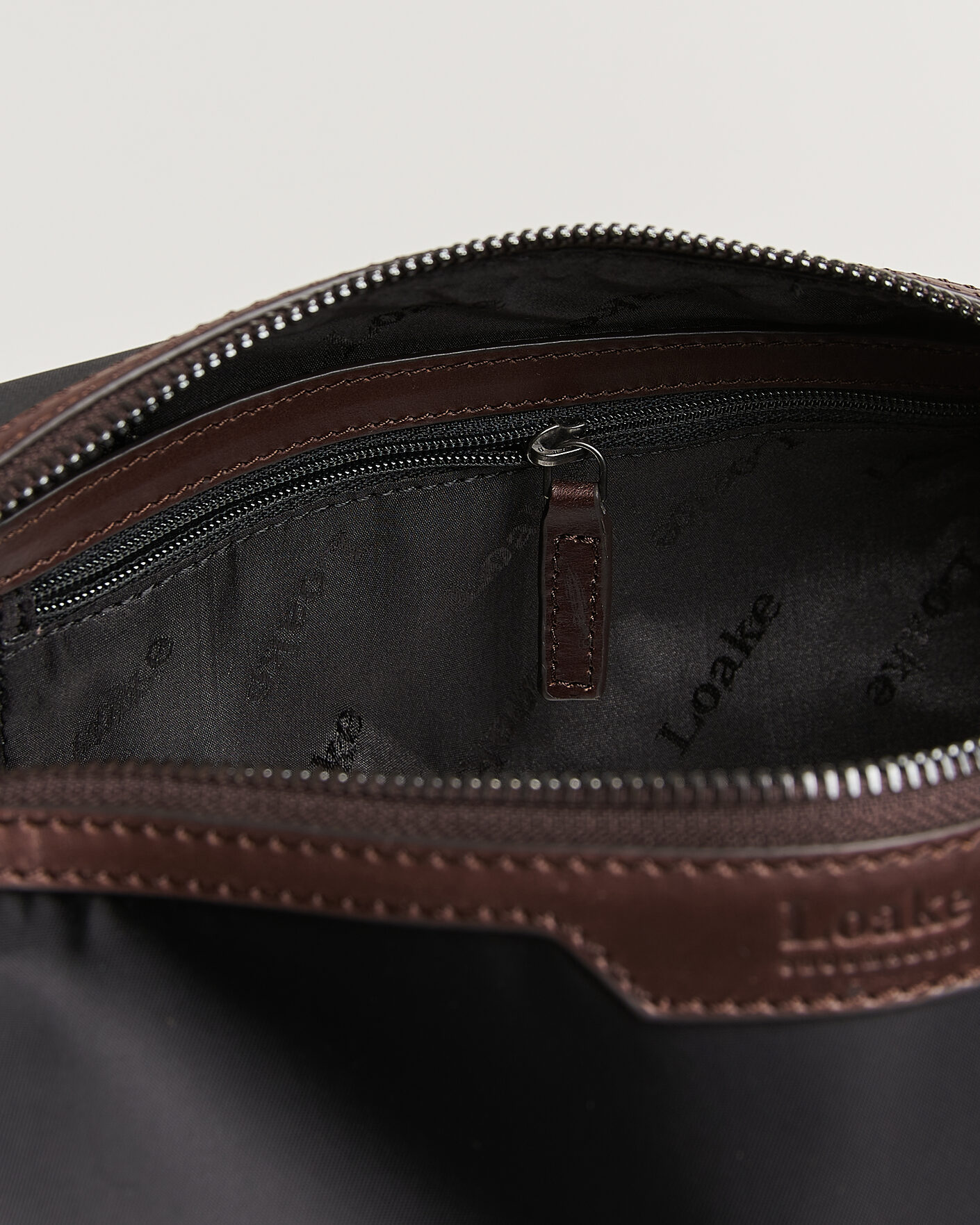 Hombres | Bolsos | Loake Shoemakers | Welland Nylon/Leather Washbag Black