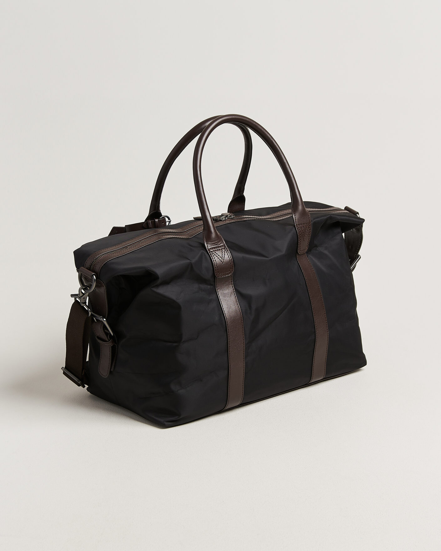 Hombres | Bolsos | Loake Shoemakers | Gower Nylon/Leather Holdall Black