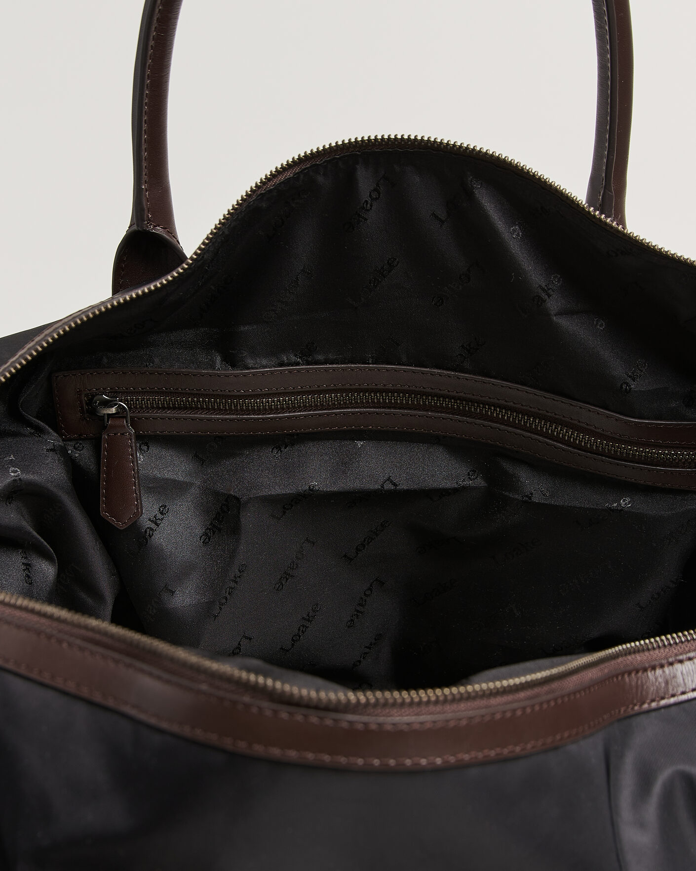 Hombres | Bolsos | Loake Shoemakers | Gower Nylon/Leather Holdall Black