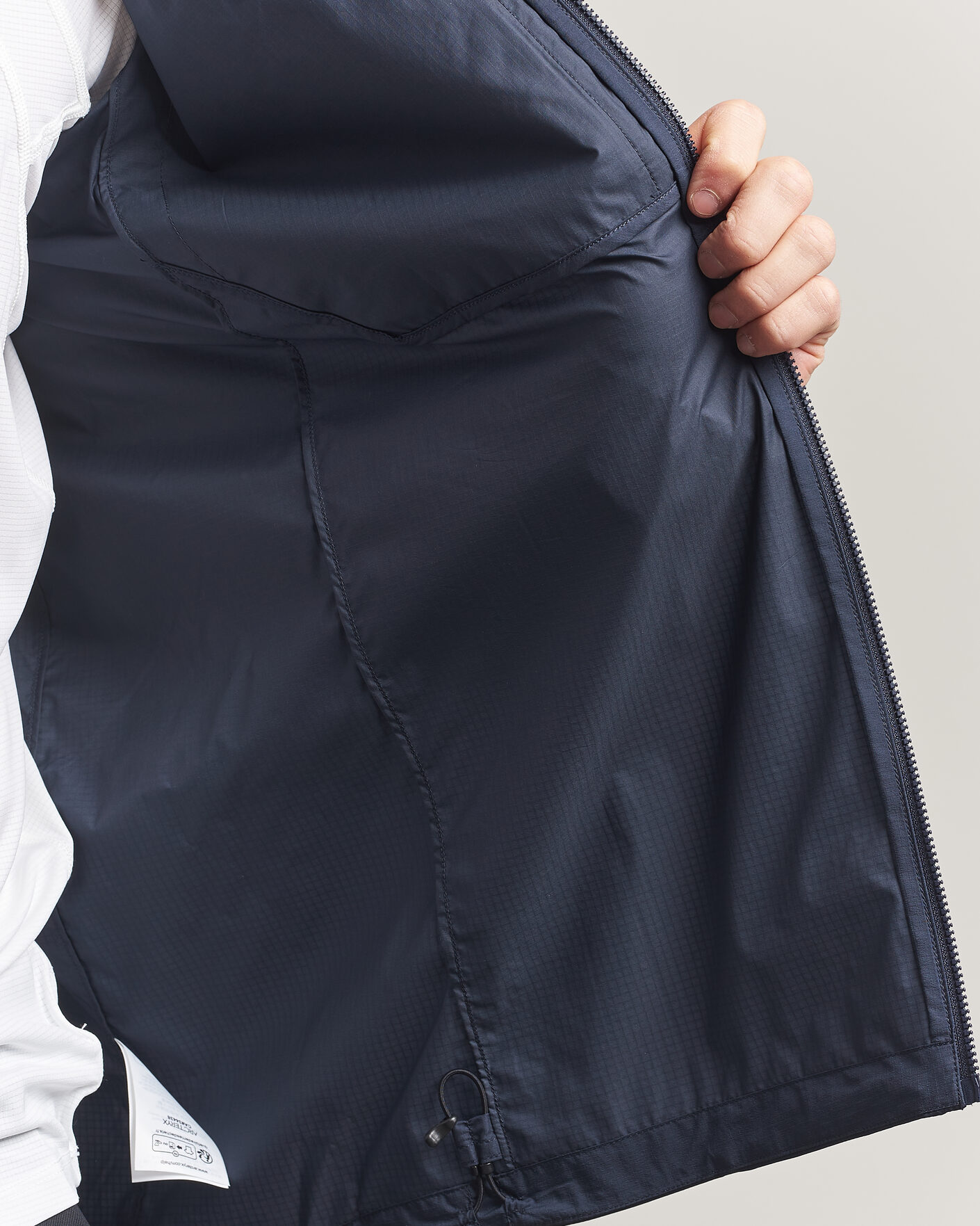 Hombres | Abrigos y chaquetas | Arc'teryx | Squamish Lightweight Hooded Jacket Black Sapphire