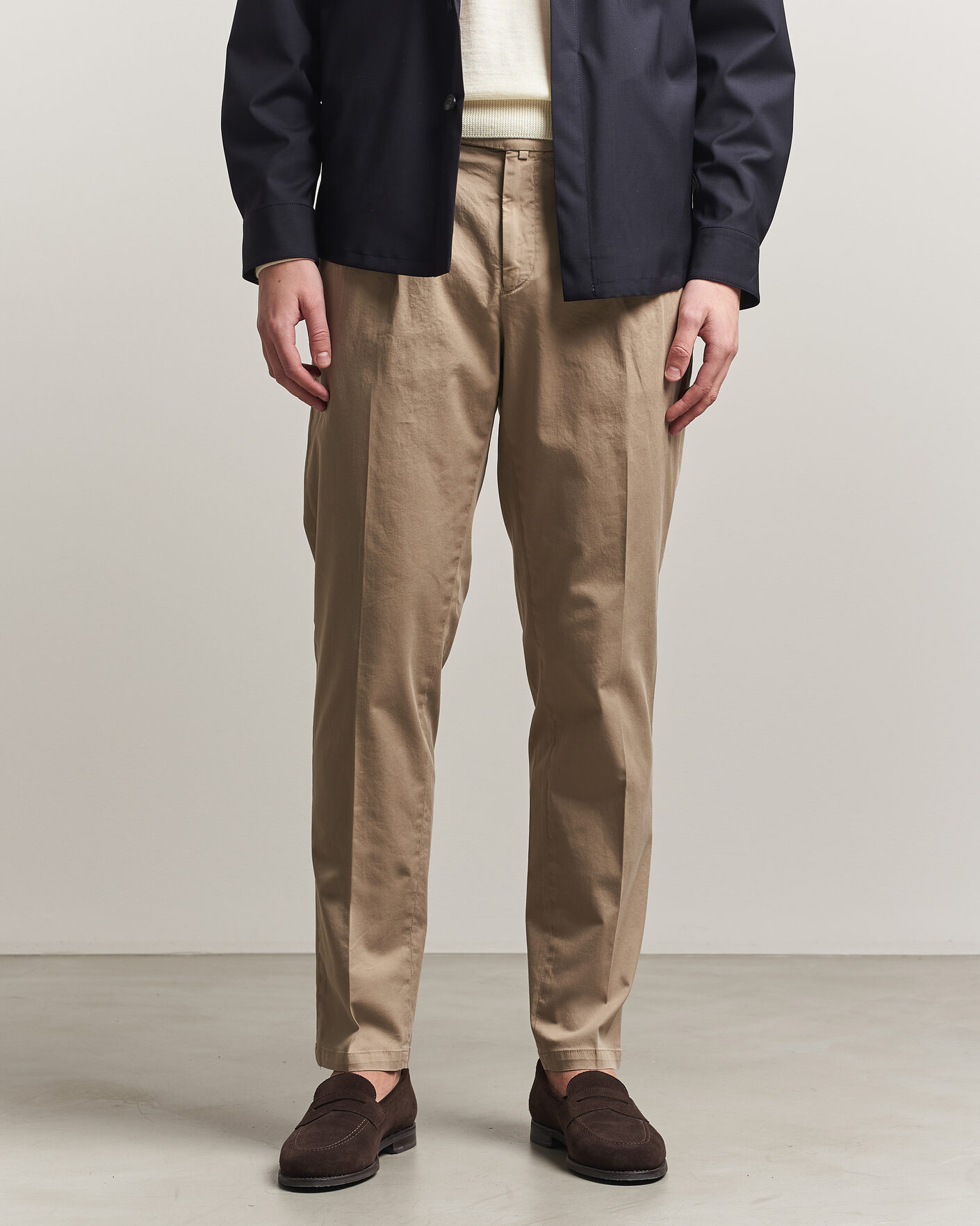 Hombres | Pantalones | Briglia 1949 | Easy Fit Pleated Cotton Stretch Chino Taupe