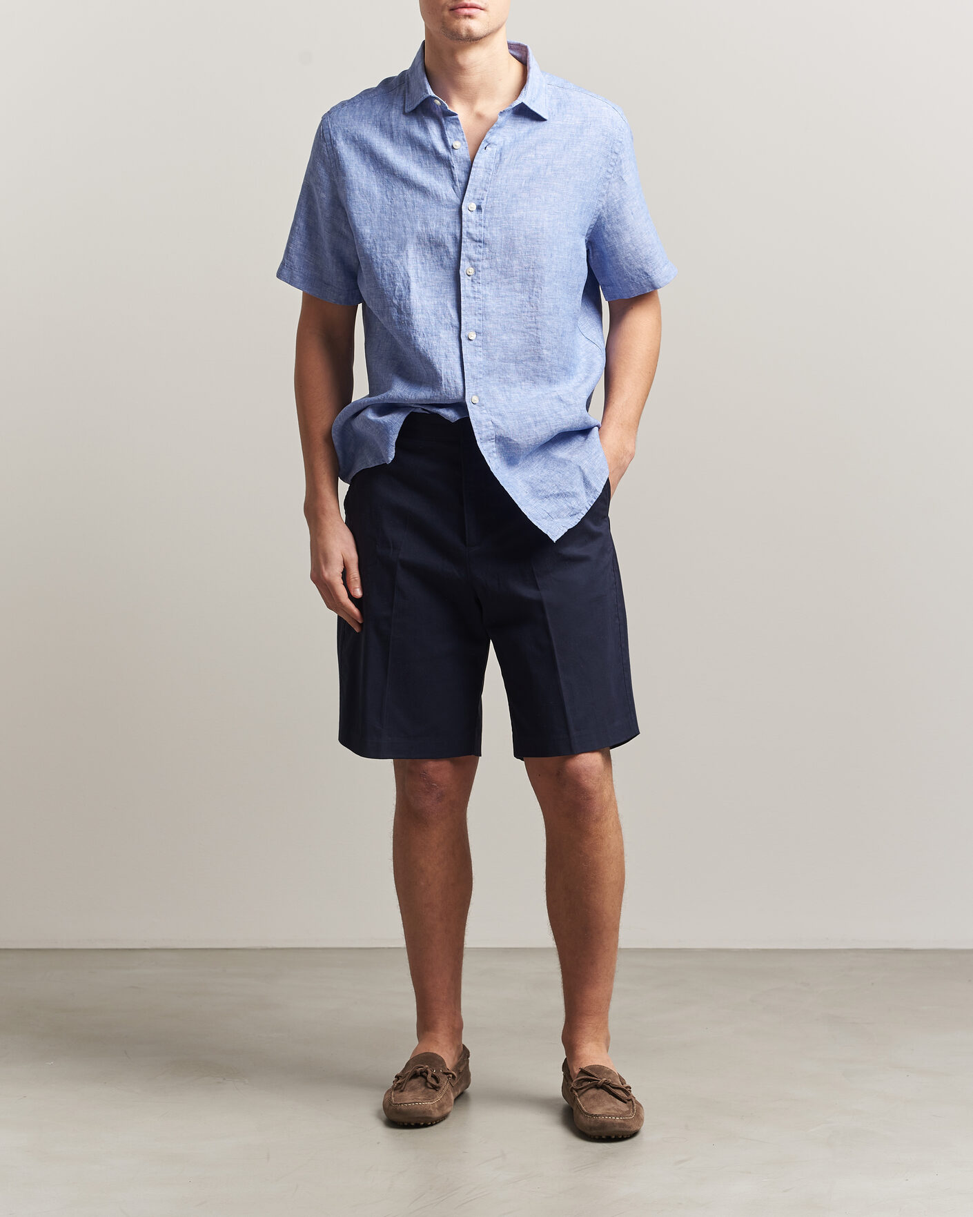 Hombres | Camisas | Charles Tyrwhitt | Pure Linen Short Sleeve Slim Fit Shirt Cornflower Blue