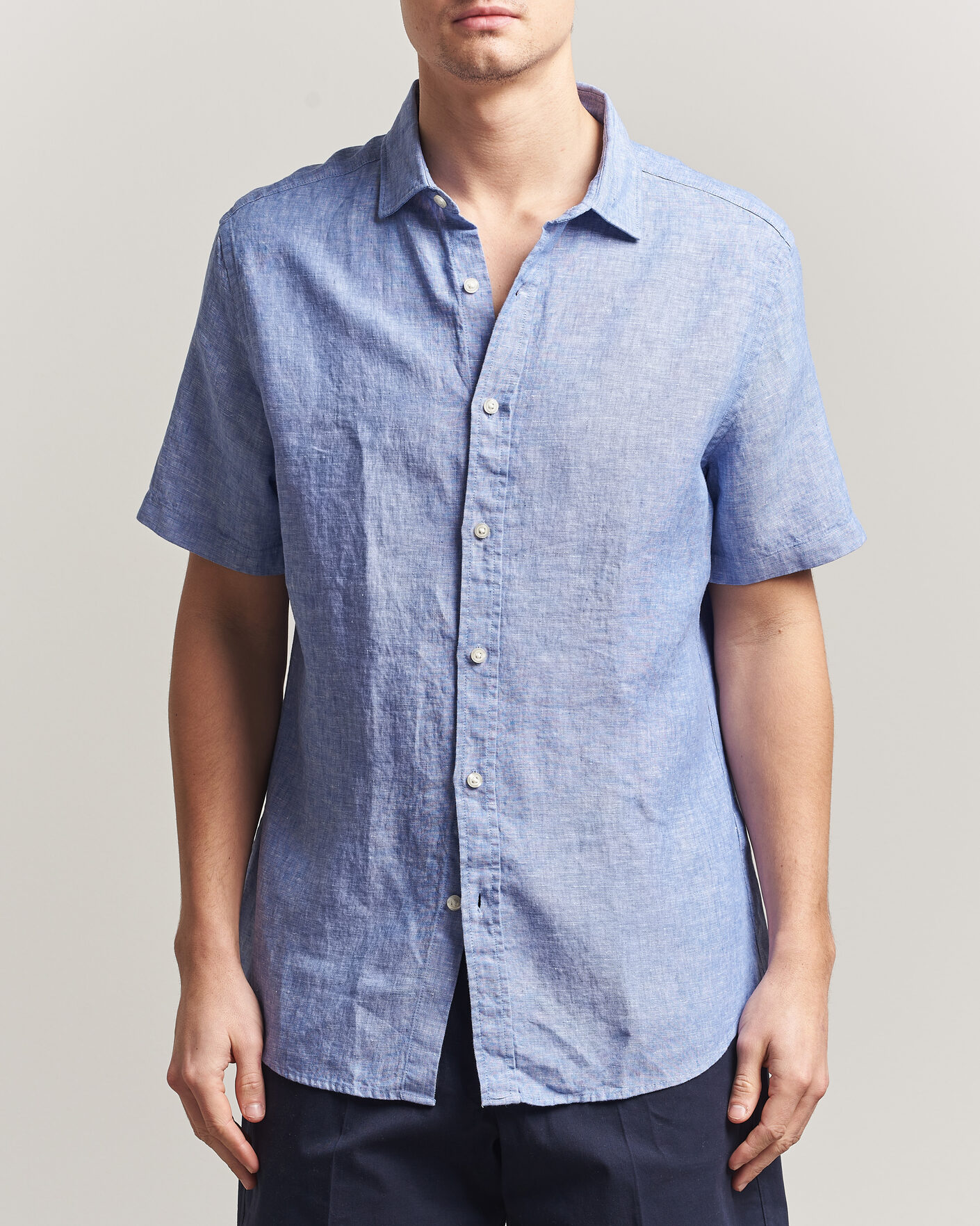 Hombres | Camisas | Charles Tyrwhitt | Pure Linen Short Sleeve Slim Fit Shirt Cornflower Blue