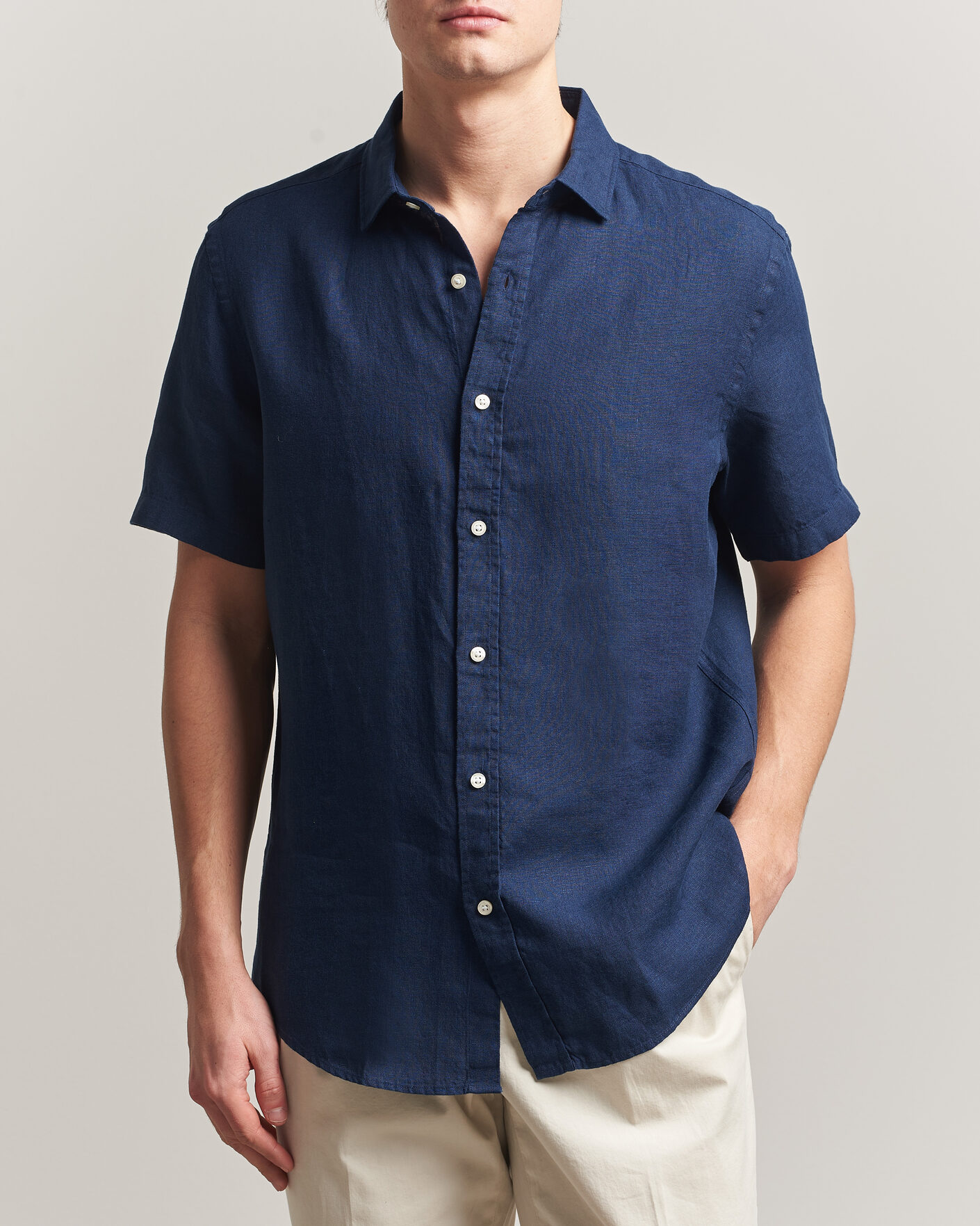 Hombres | Camisas | Charles Tyrwhitt | Pure Linen Short Sleeve Slim Fit Shirt Navy