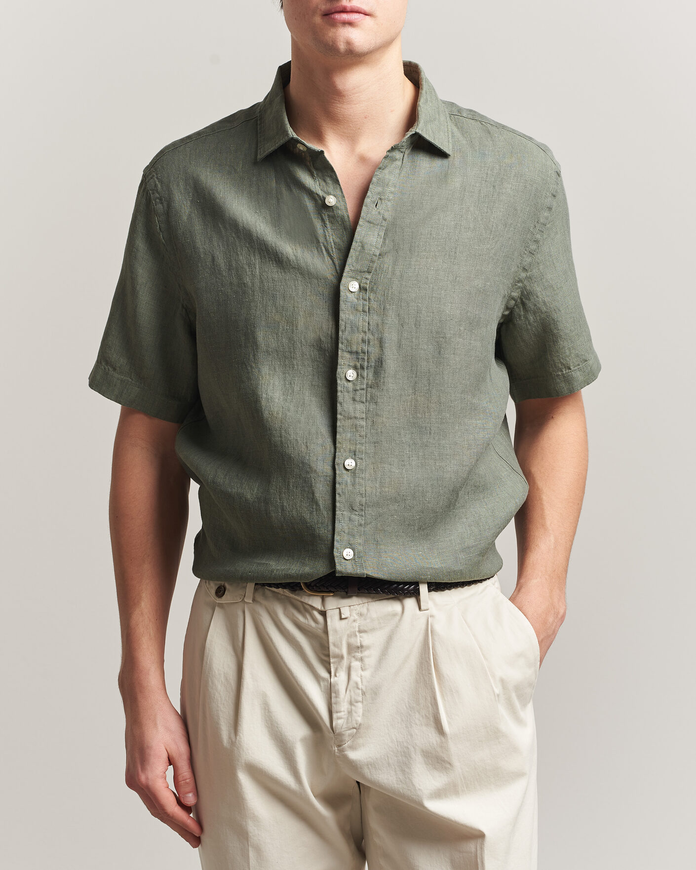Hombres | Camisas | Charles Tyrwhitt | Pure Linen Short Sleeve Slim Fit Shirt Olive