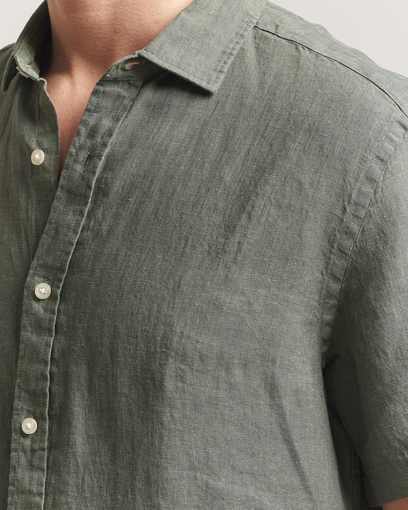 Hombres | Camisas | Charles Tyrwhitt | Pure Linen Short Sleeve Slim Fit Shirt Olive