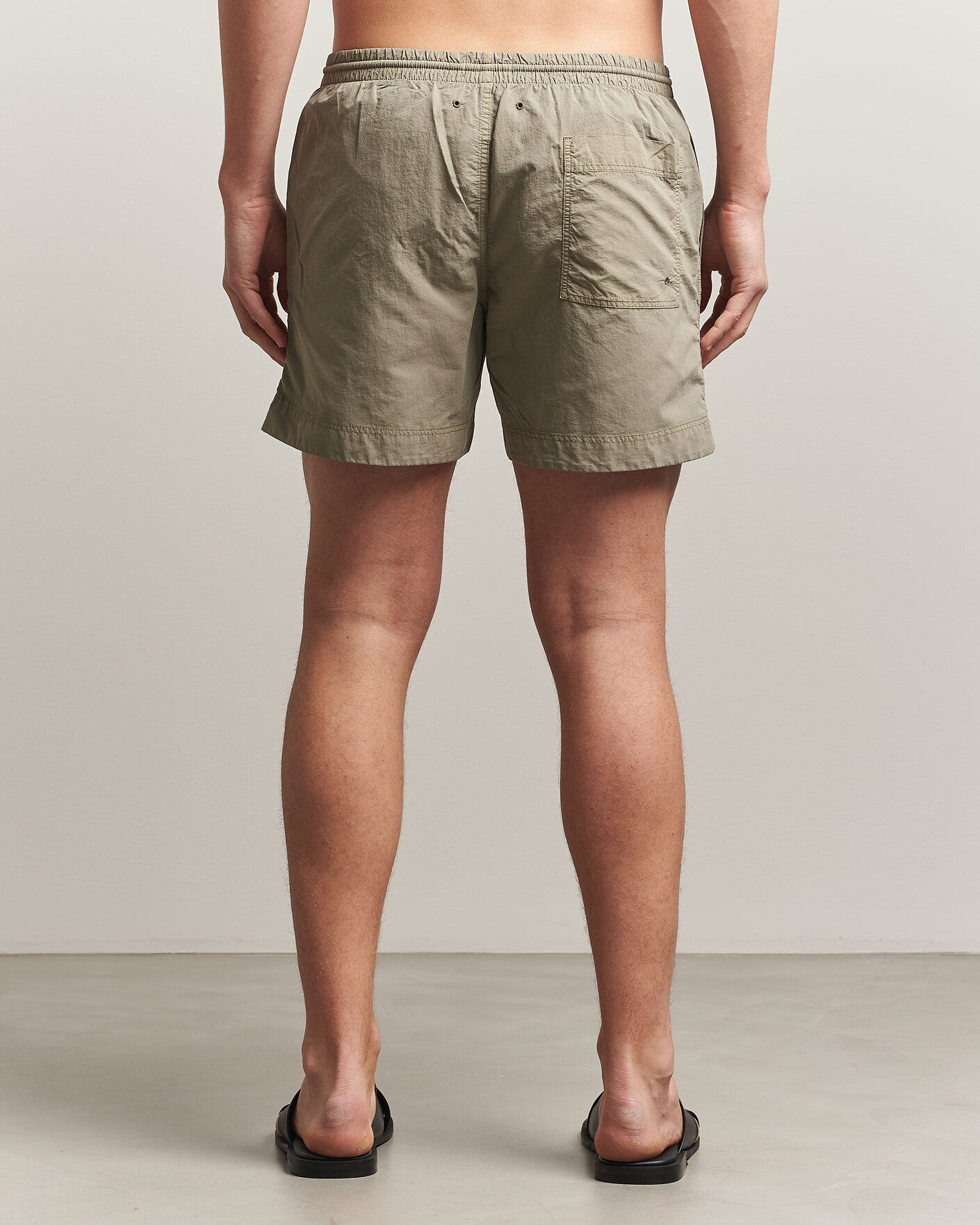 Hombres | Woolrich Solid Garment Dyed Swimshorts Smokey Olive | Woolrich | Solid Garment Dyed Swimshorts Smokey Olive