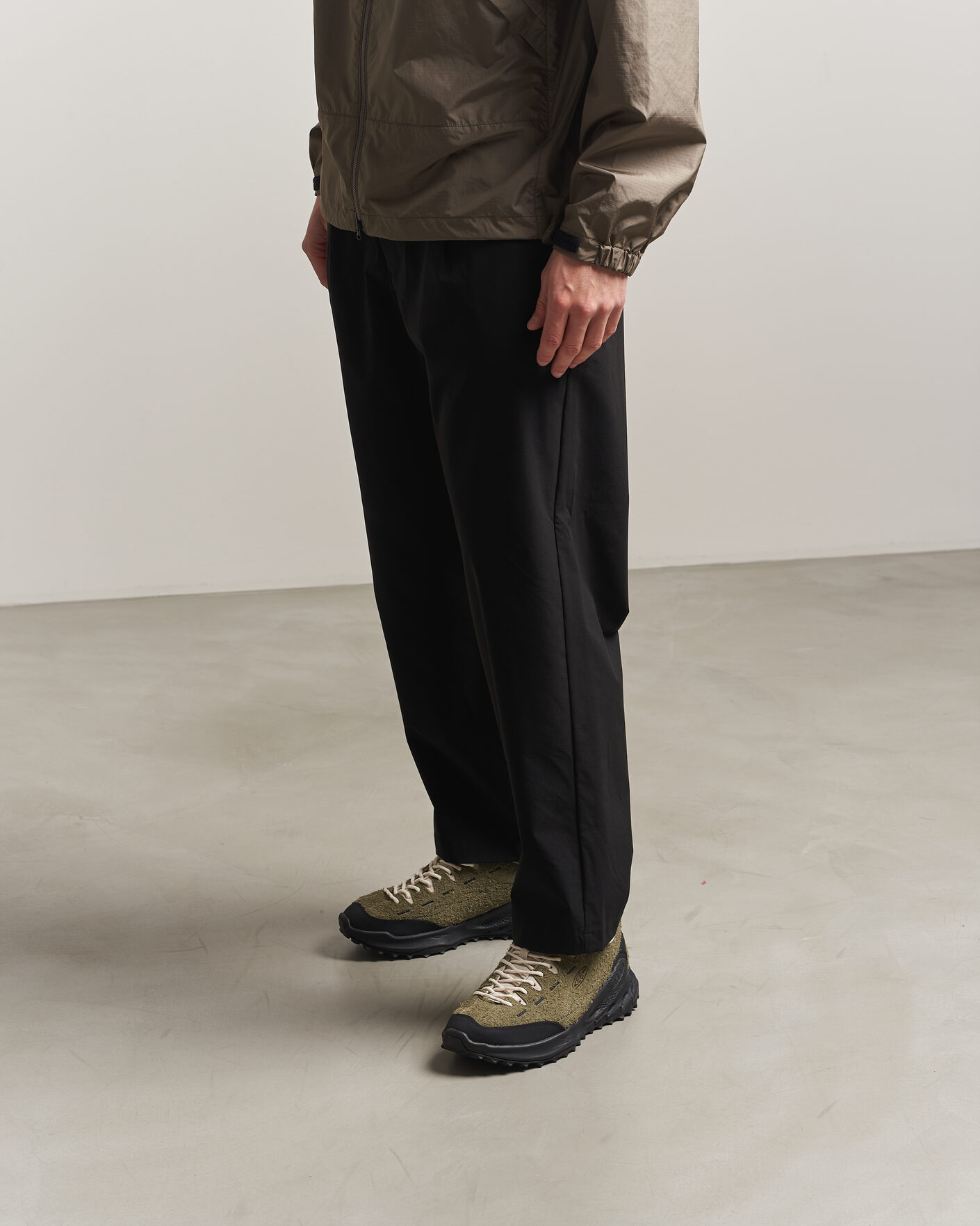 Hombres | Zapatillas de trail | KEEN | Jasper Zionic Suede Sneaker Dark Olive