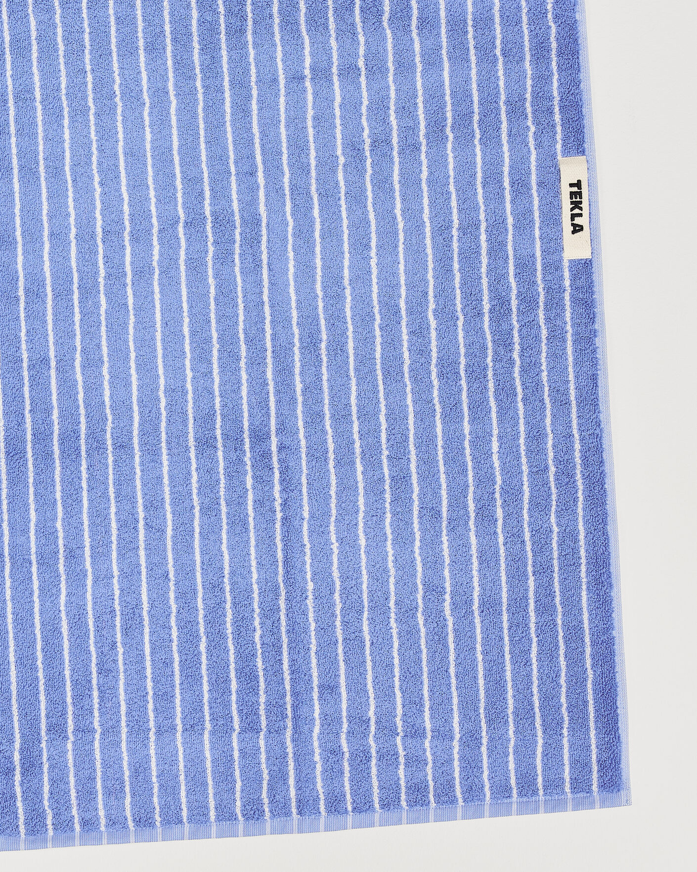 Hombres | Telas | Tekla | Organic Terry Hand Towel Clear Blue Stripes