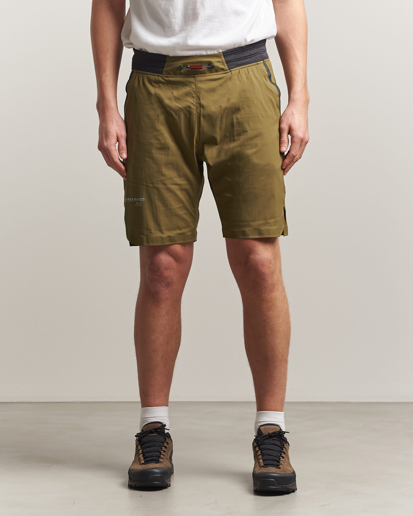 Hombres | Pantalones cortos | Klättermusen | Nal Windbreaker Shorts Olive