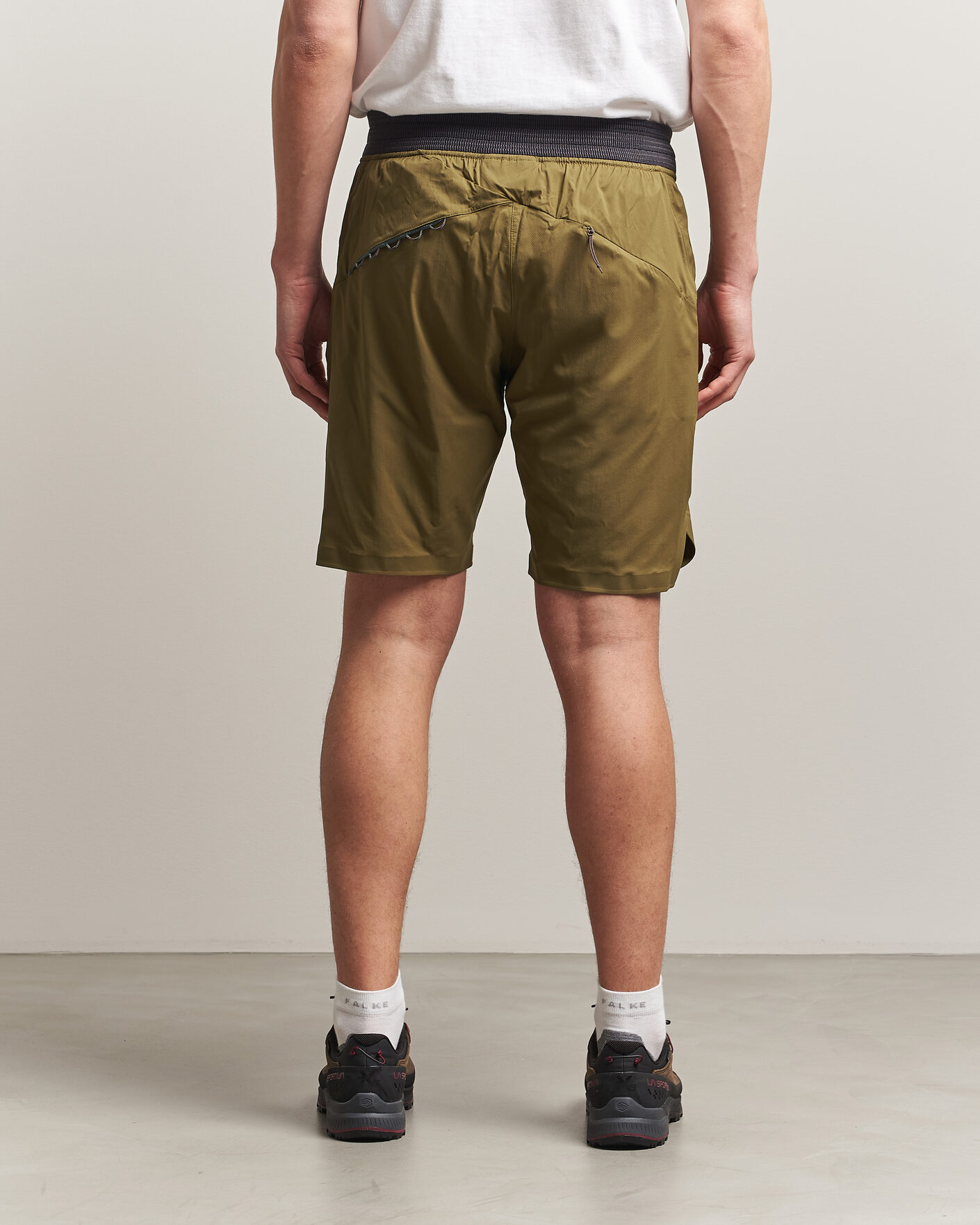 Hombres | Pantalones cortos | Klättermusen | Nal Windbreaker Shorts Olive