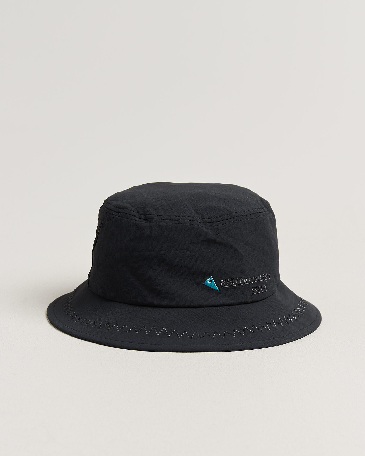 Hombres | Sombreros y gorras | Klättermusen | Skuld Bucket Hat Black