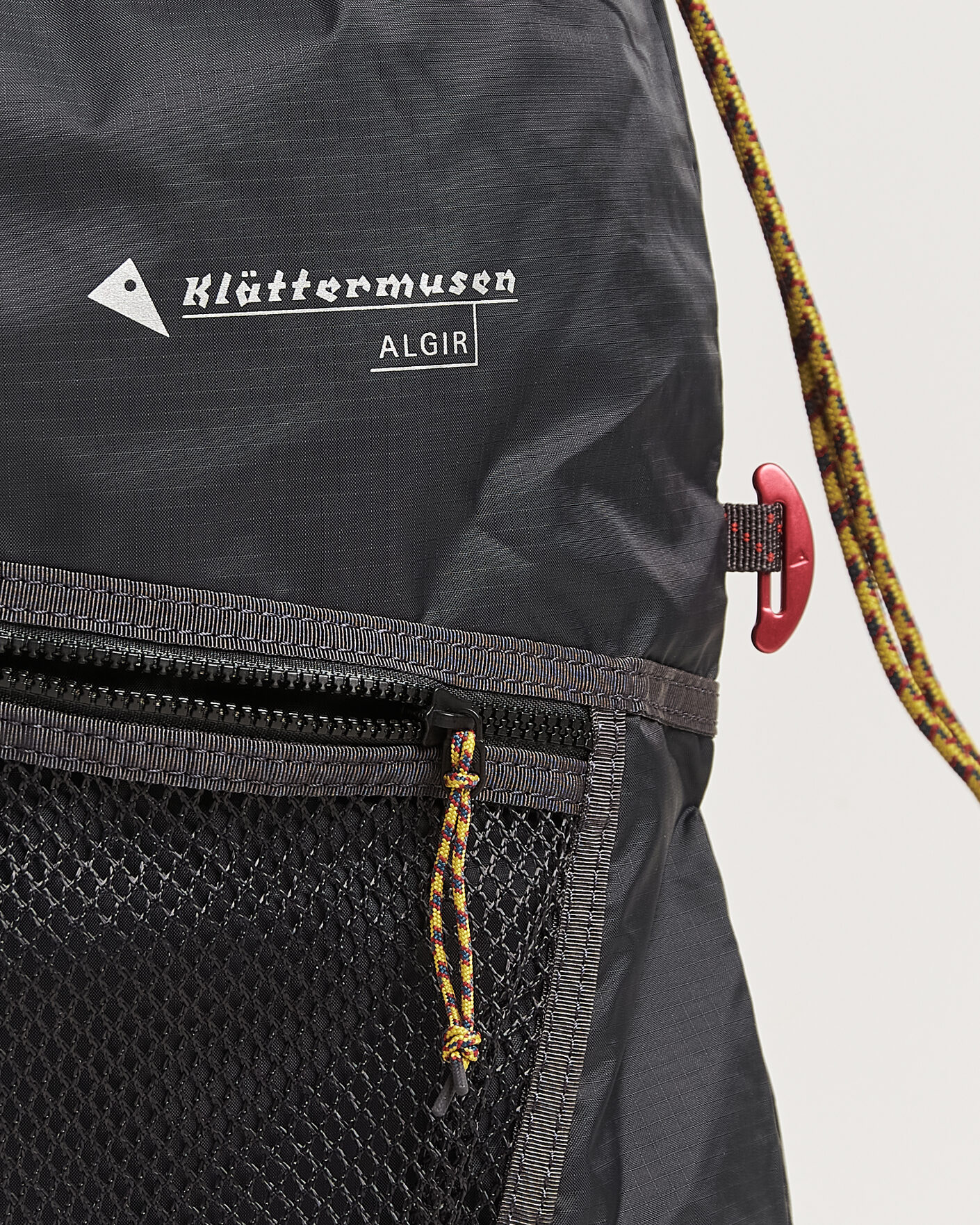 Hombres | Bolsos | Klättermusen | Algir Sack Pack Raven