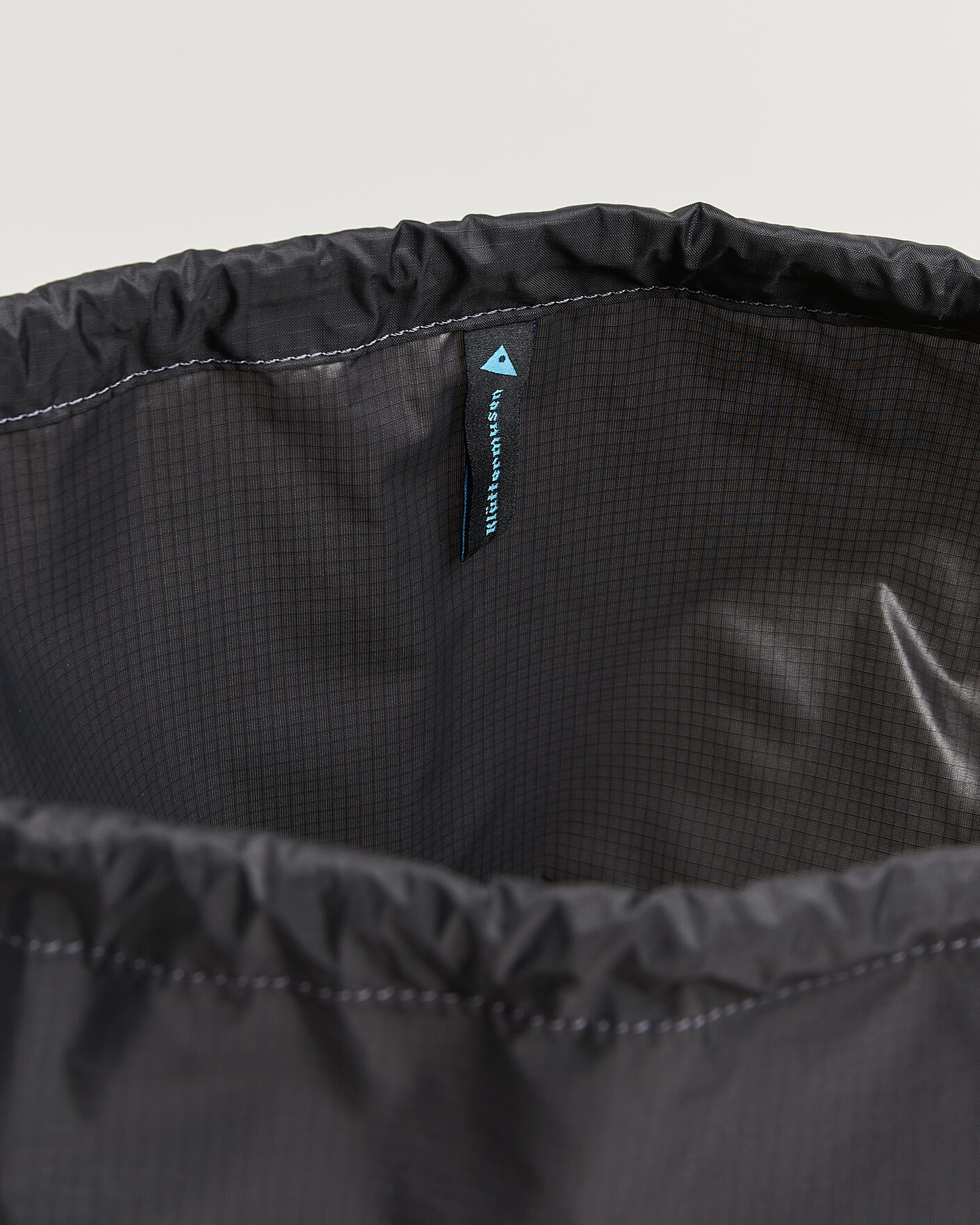 Hombres | Bolsos | Klättermusen | Algir Sack Pack Raven
