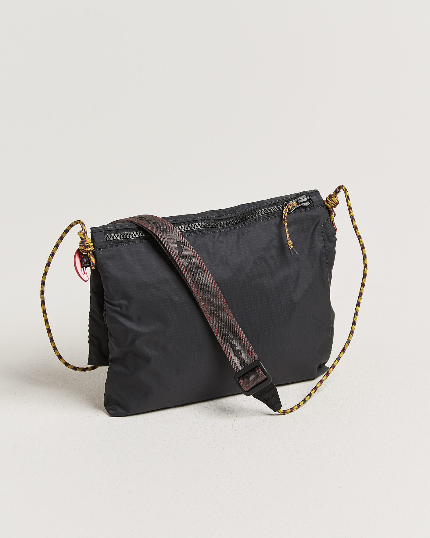 Hombres | Bolsos | Klättermusen | Algir Foldover Bag Raven