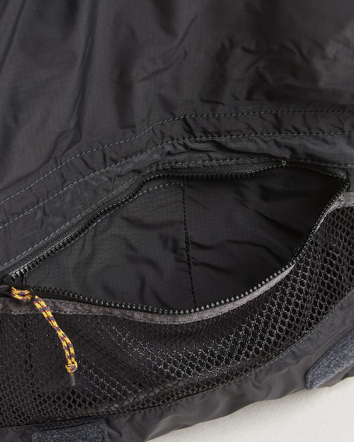 Hombres | Bolsos | Klättermusen | Algir Foldover Bag Raven