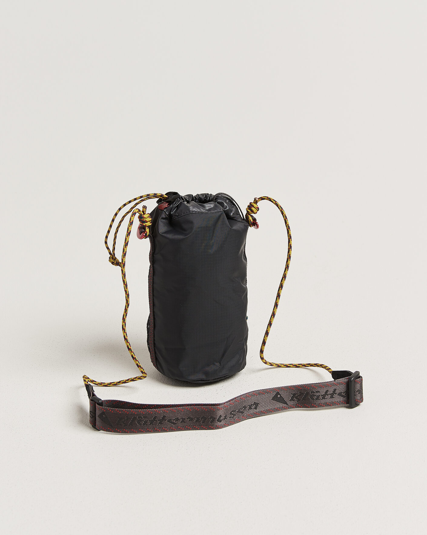 Hombres | Bolsos | Klättermusen | Algir Bottle Holder Bag Raven