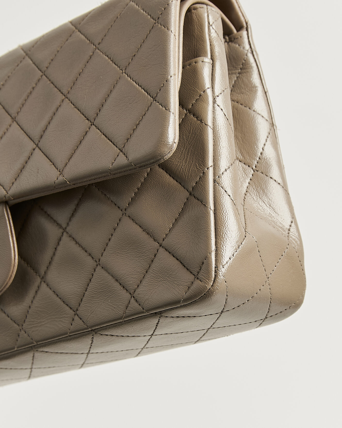 Hombres | Pre-Owned & Vintage Bags | Chanel Pre-Owned | Classic Medium Double Flap Bag Lambskin Beige