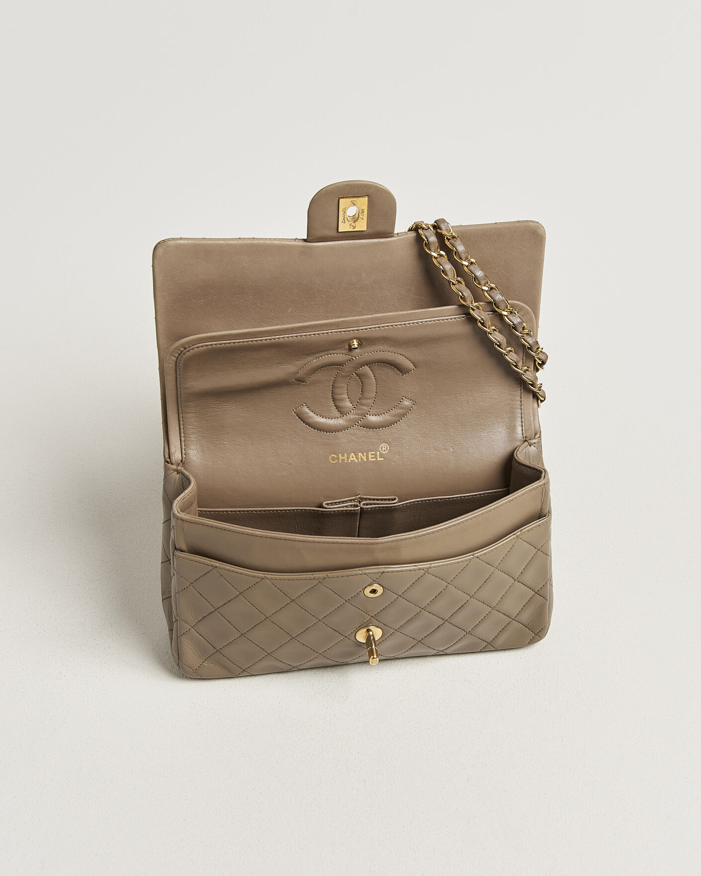 Hombres | Pre-Owned & Vintage Bags | Chanel Pre-Owned | Classic Medium Double Flap Bag Lambskin Beige