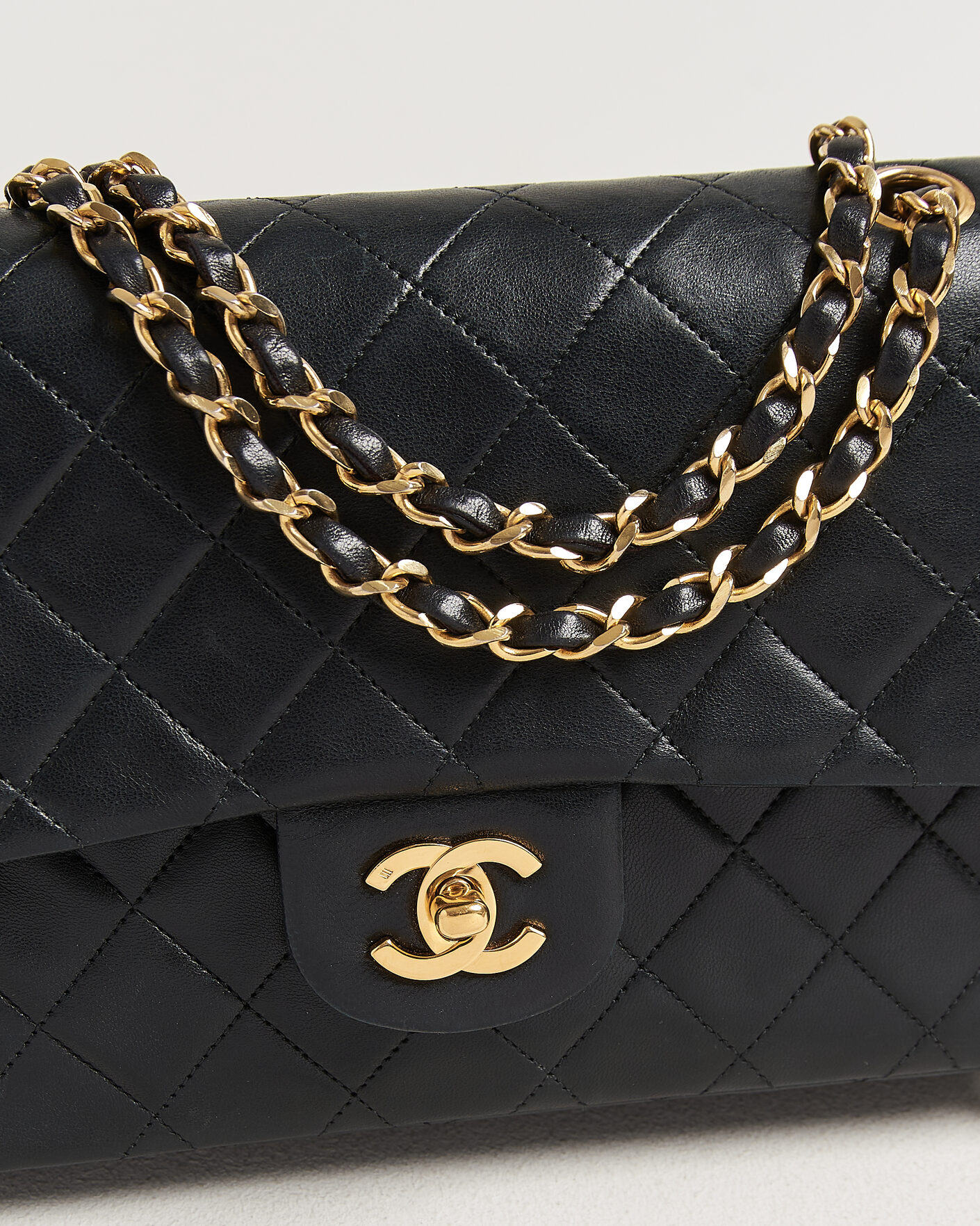 Hombres | Pre-Owned & Vintage Bags | Chanel Pre-Owned | Classic Medium Double Flap Bag Lambskin Black