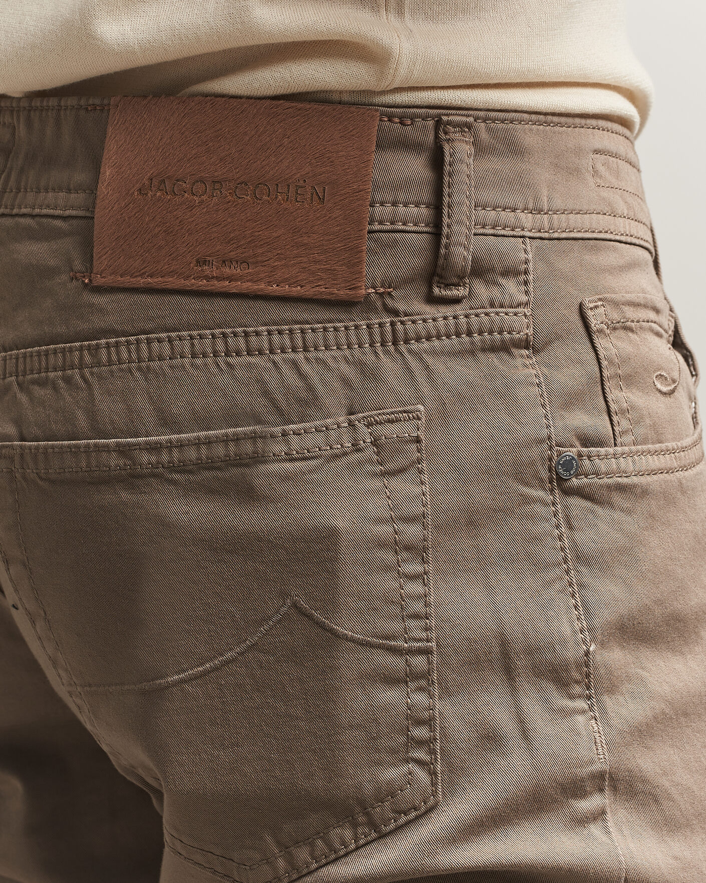 Hombres | Pantalones | Jacob Cohën | Bard Garment Dyed Gabardine Trousers Khaki Beige