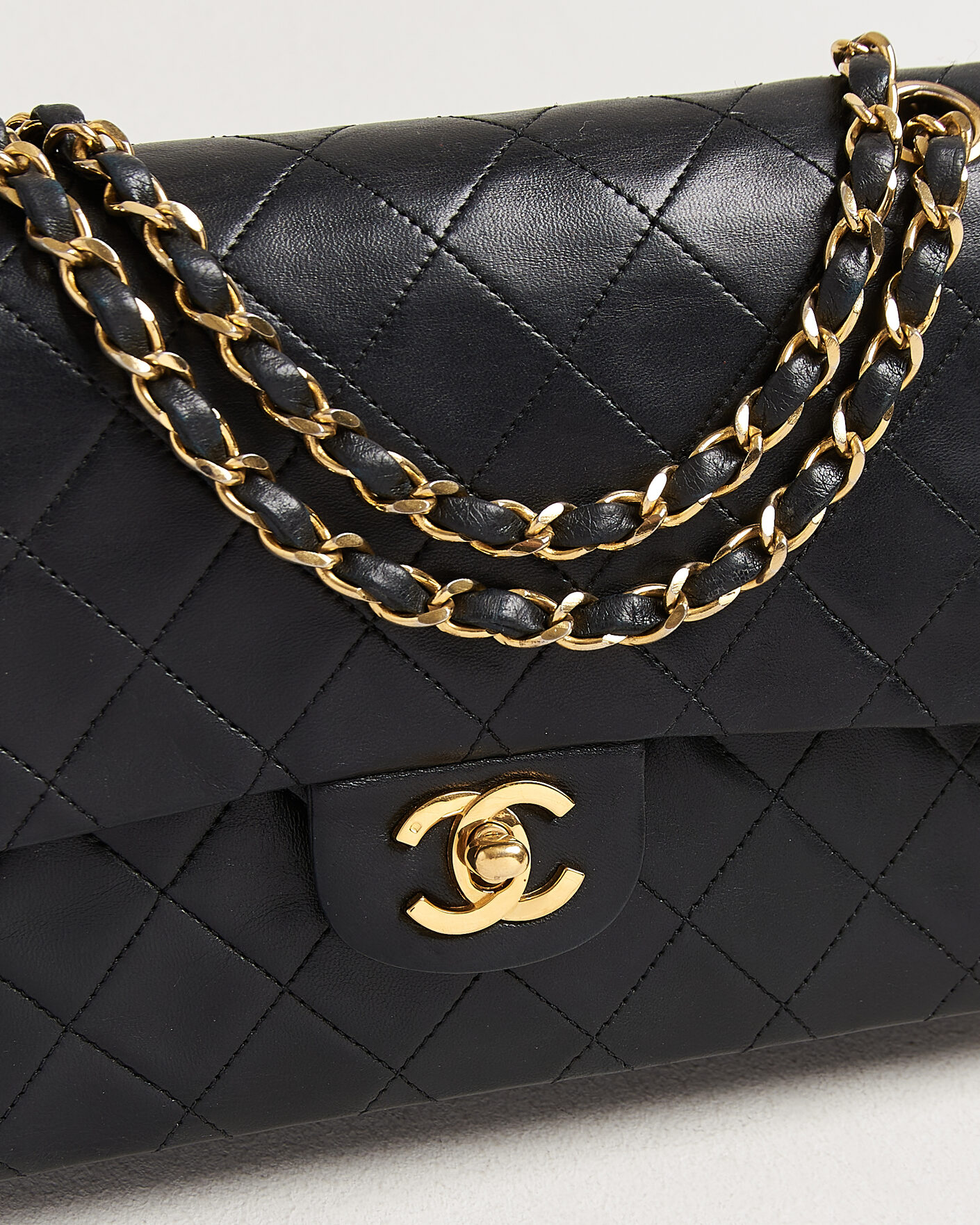 Hombres | Pre-Owned & Vintage Bags | Chanel Pre-Owned | Classic Medium Double Flap Bag Lambskin Black