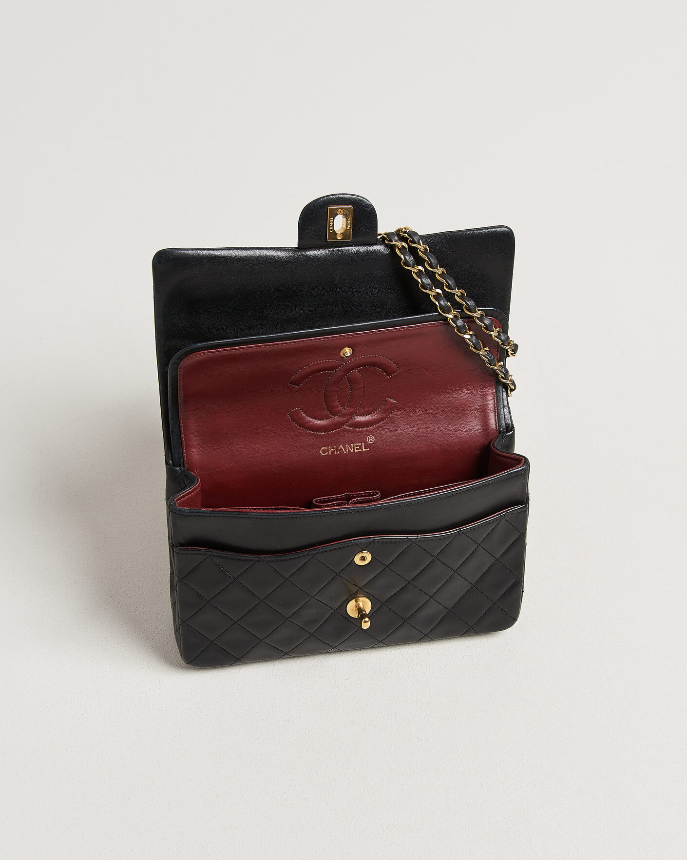 Hombres | Pre-Owned & Vintage Bags | Chanel Pre-Owned | Classic Medium Double Flap Bag Lambskin Black