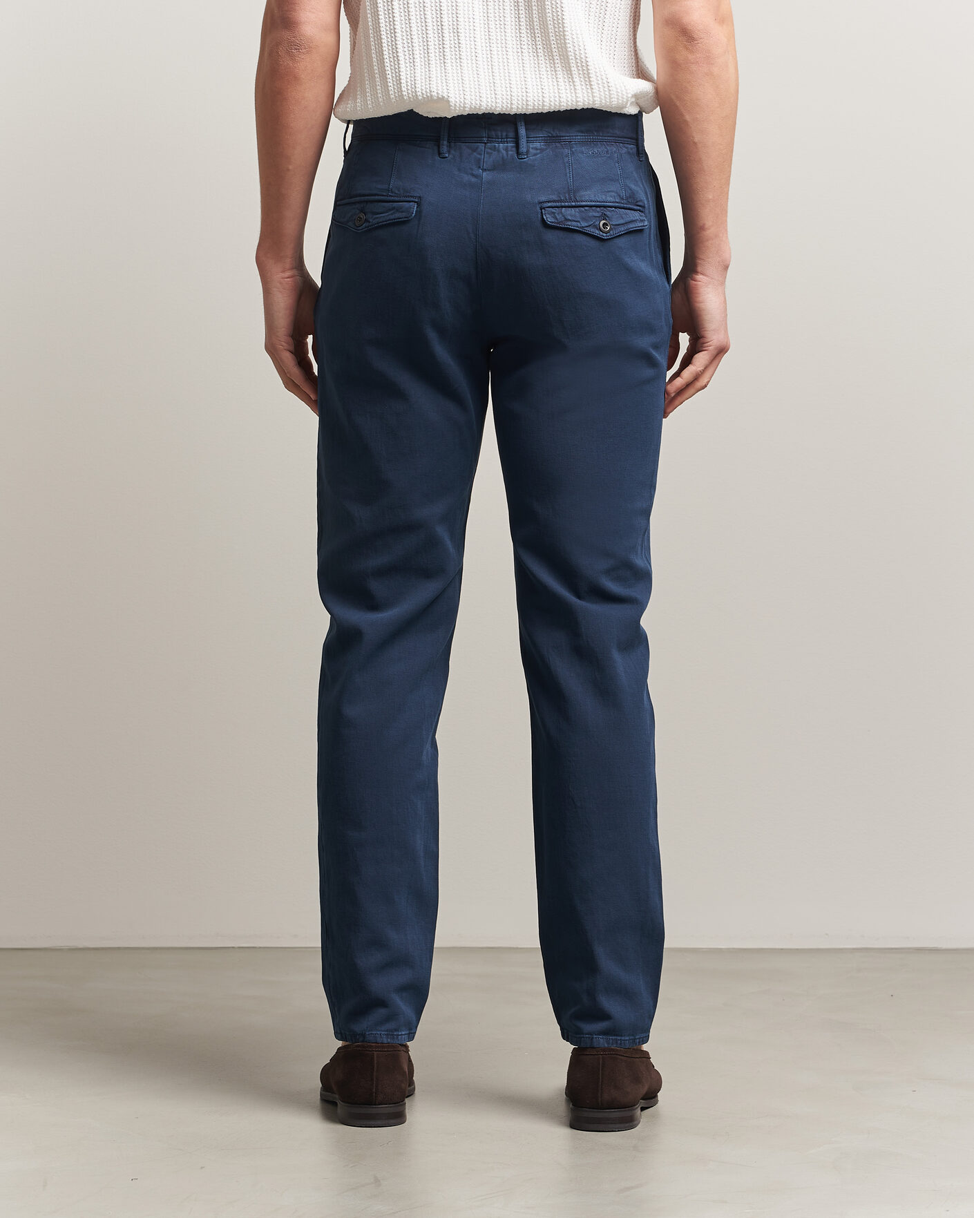 Hombres | Pantalones | Incotex | Tapered Fit Pleated Linen Slacks Navy