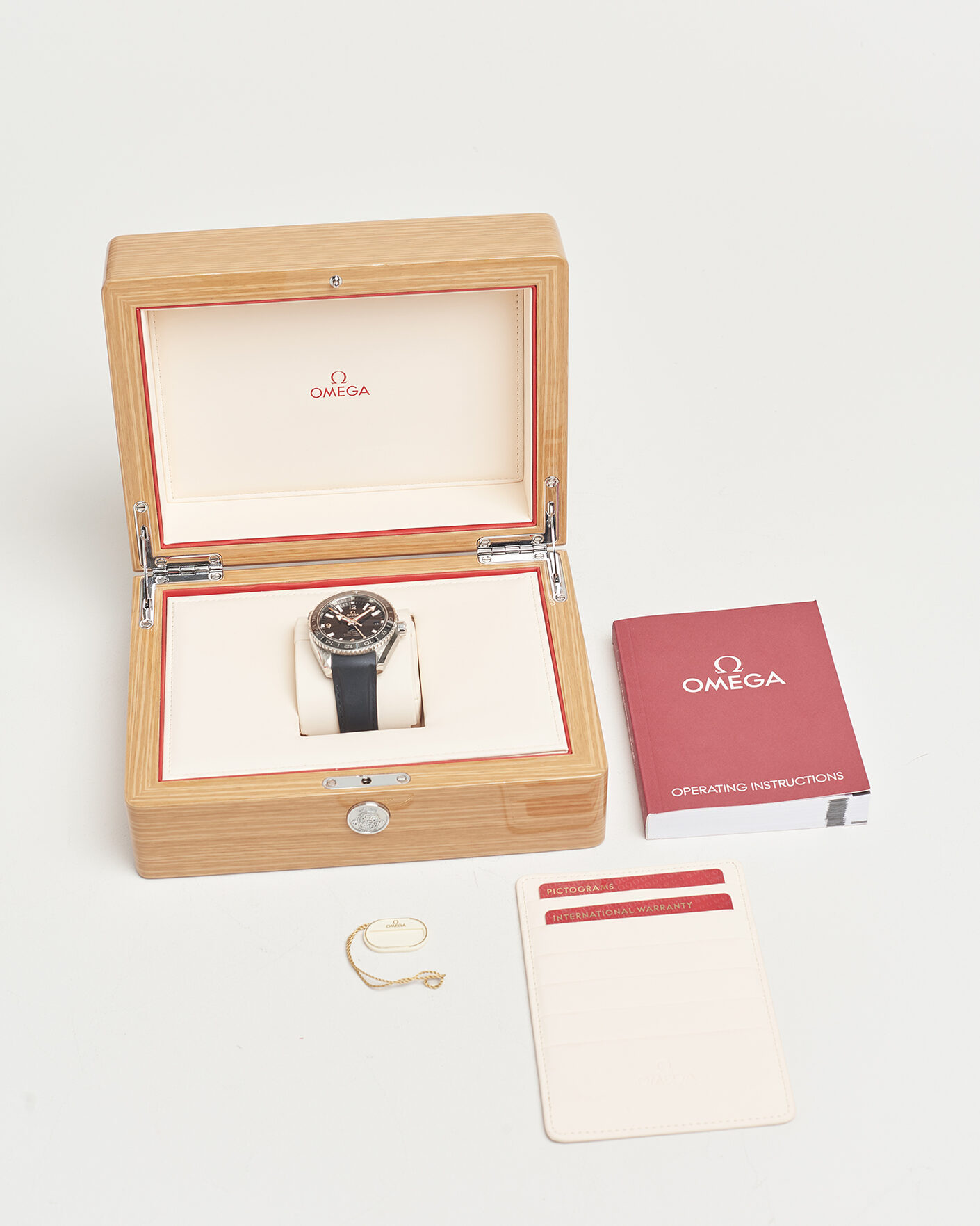 Hombres | Pre-Owned & Vintage Watches | Omega Pre-Owned | Seamaster Planet Ocean 600M GMT 