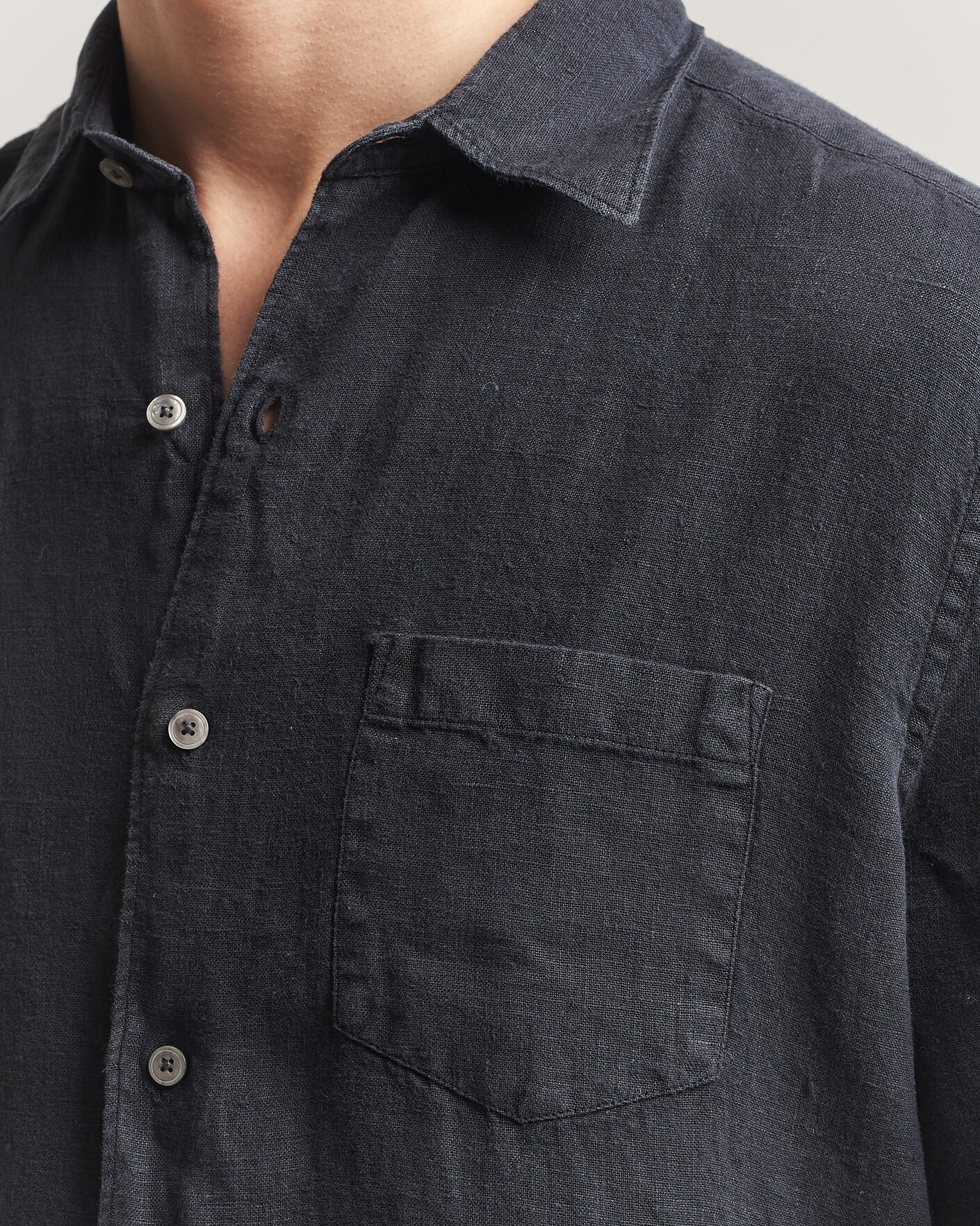 Hombres | Camisas | A Day's March | Daintree Linen Shirt Off Black