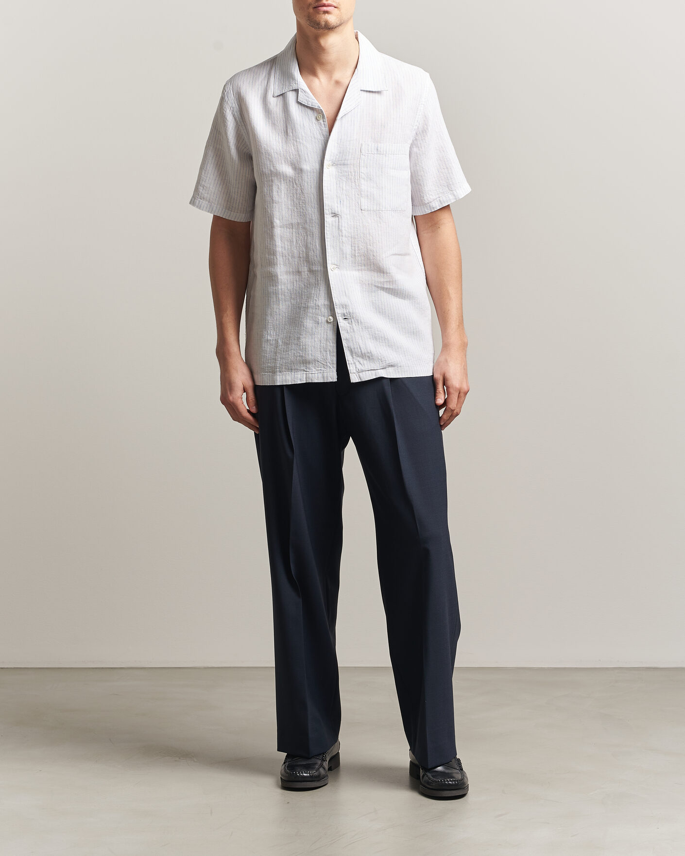 Hombres | Camisas | A Day's March | Yamu Striped Linen Short Sleeve Shirt White