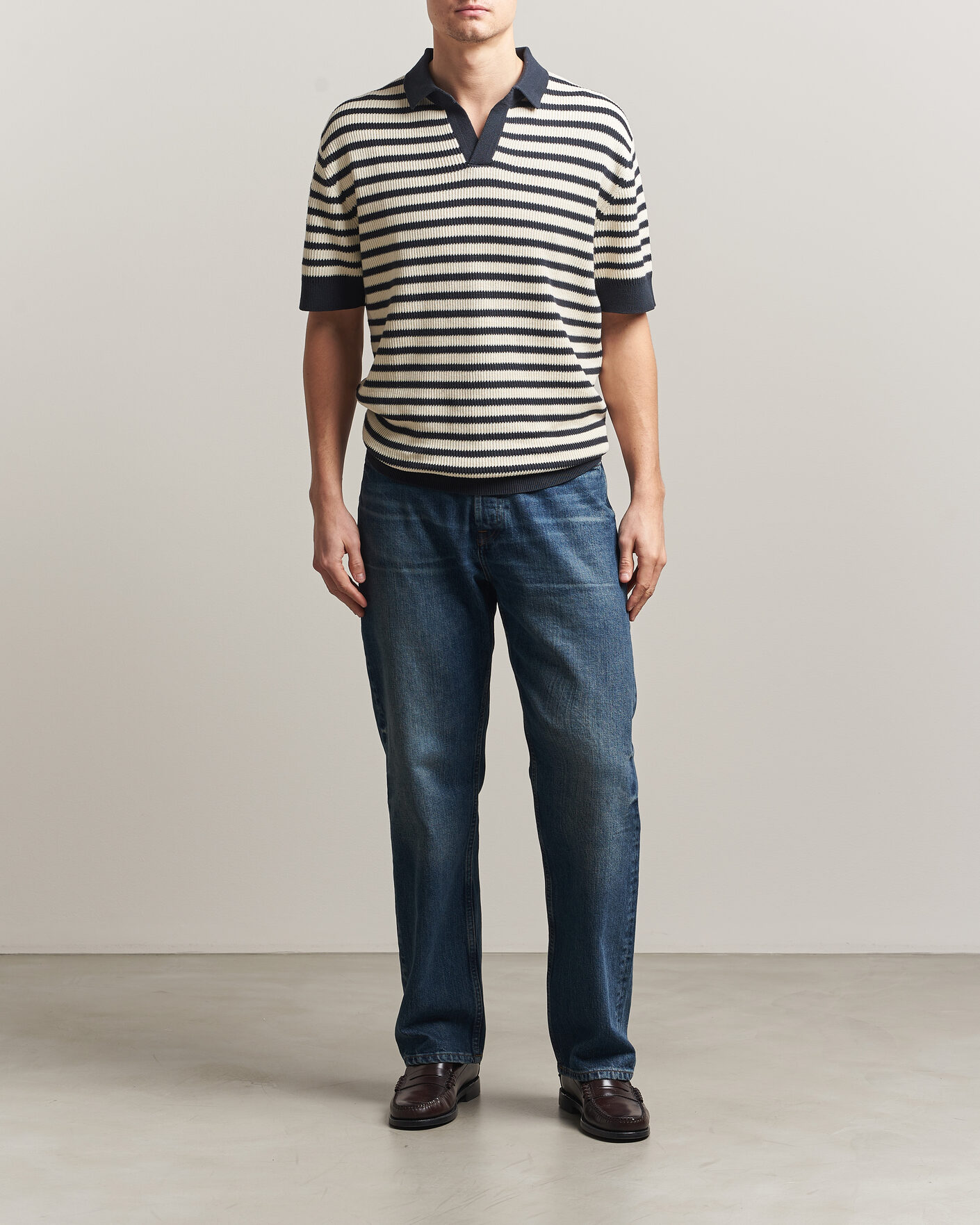Hombres | Polos | A Day's March | Jeremy Striped Knitted Polo Off White/Navy